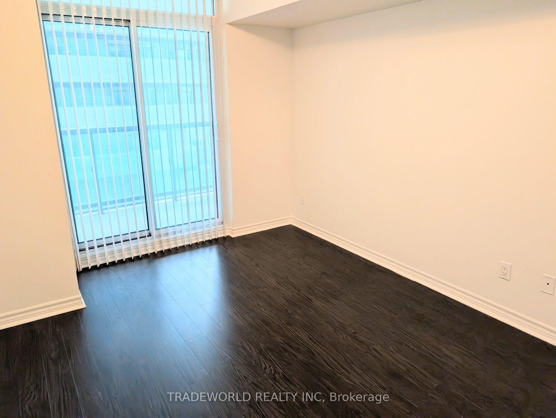 Photo 4 of Unit 907, 19 Grand Trunk Crescent, Toronto, Waterfront Communities — HOMEH