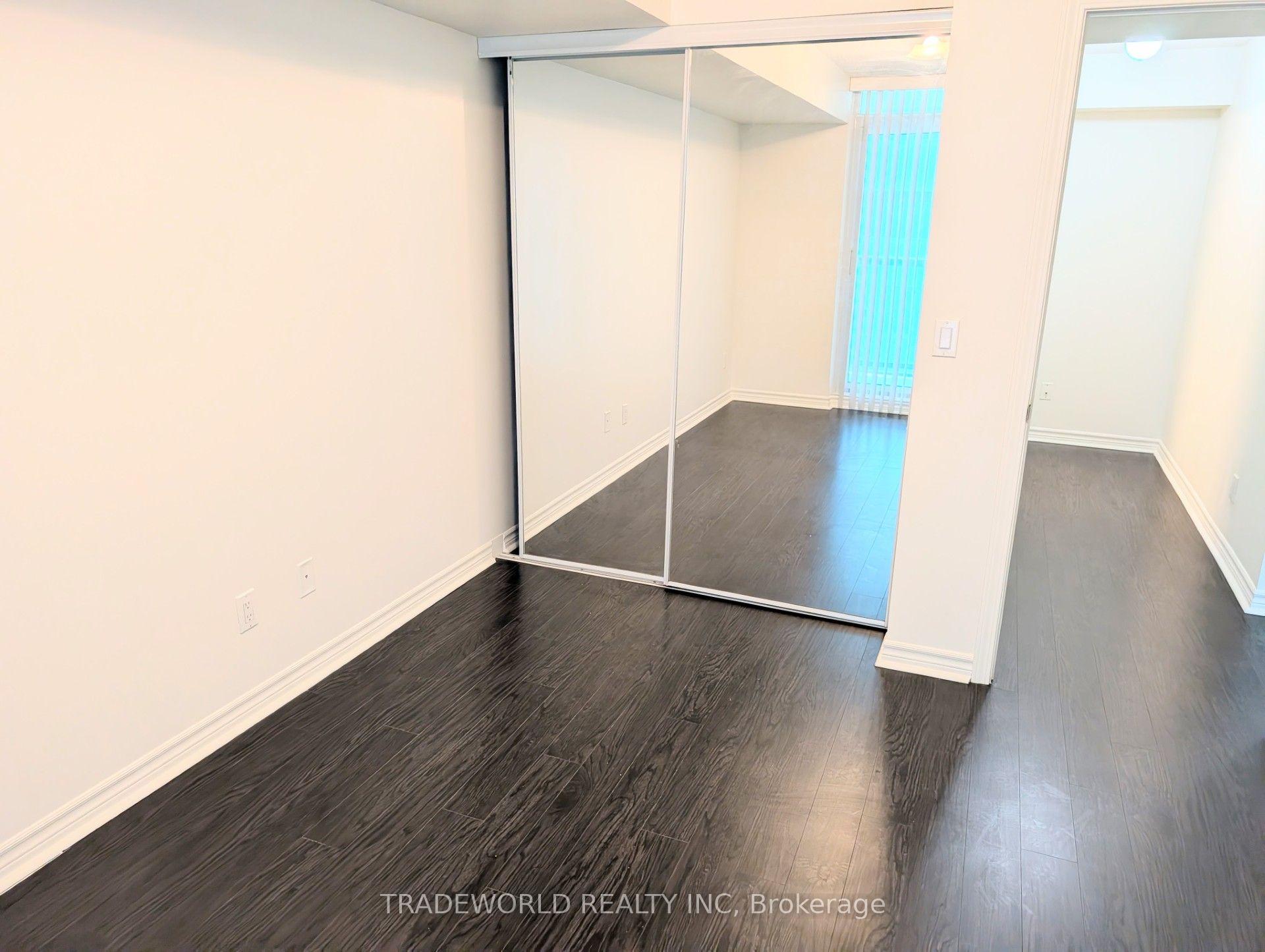 Photo 5 of Unit 907, 19 Grand Trunk Crescent, Toronto, Waterfront Communities — HOMEH