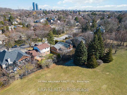 Photo 17 of 23 Ironshield Crescent, Markham, Royal Orchard — HOMEH