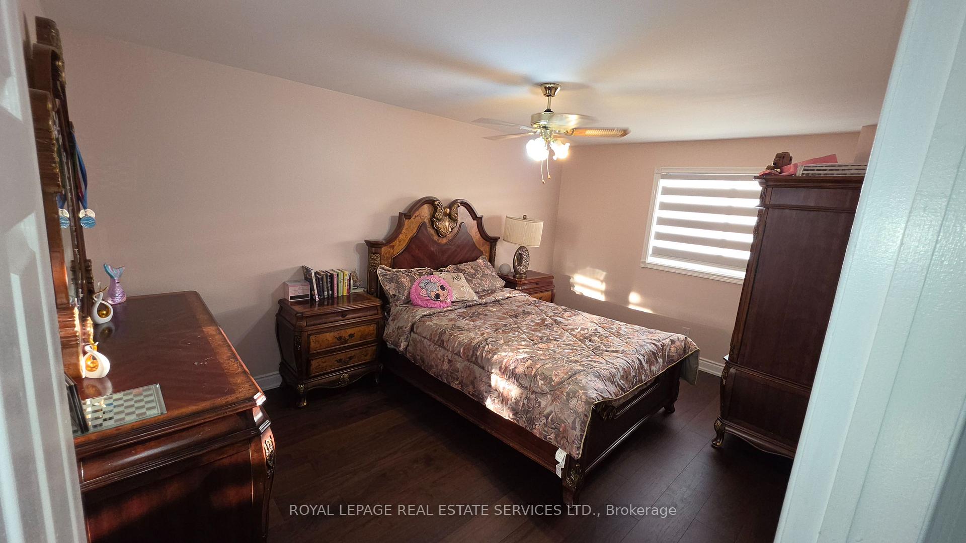Photo 5 of 323 Winfield Terrace, Mississauga, Hurontario — HOMEH