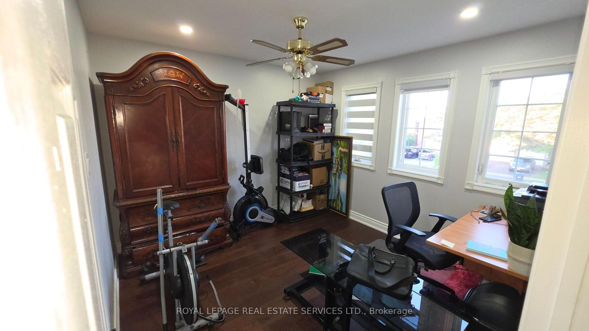 Photo 9 of 323 Winfield Terrace, Mississauga, Hurontario — HOMEH