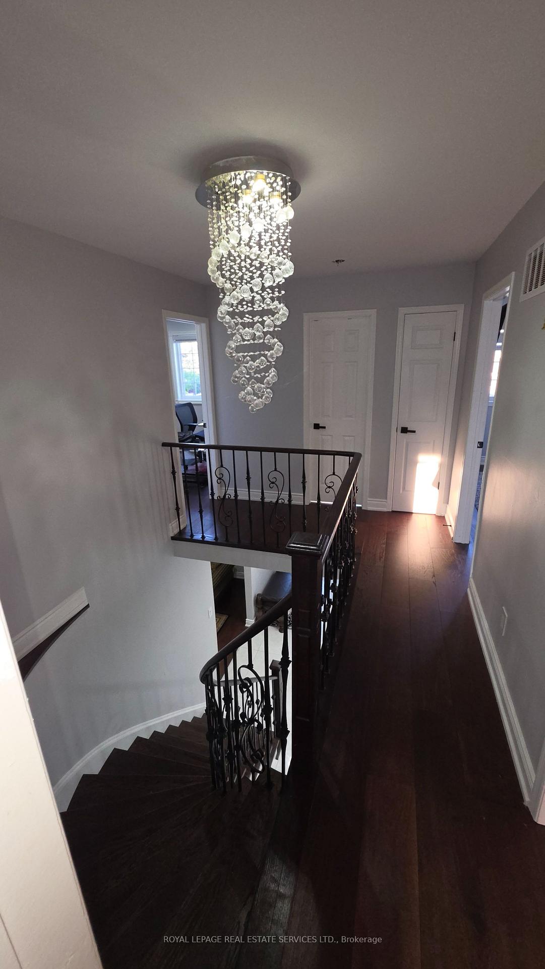 Photo 10 of 323 Winfield Terrace, Mississauga, Hurontario — HOMEH