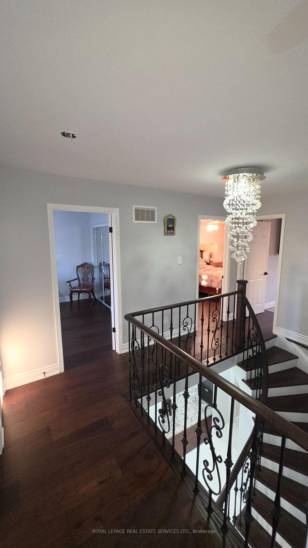 Photo 11 of 323 Winfield Terrace, Mississauga, Hurontario — HOMEH
