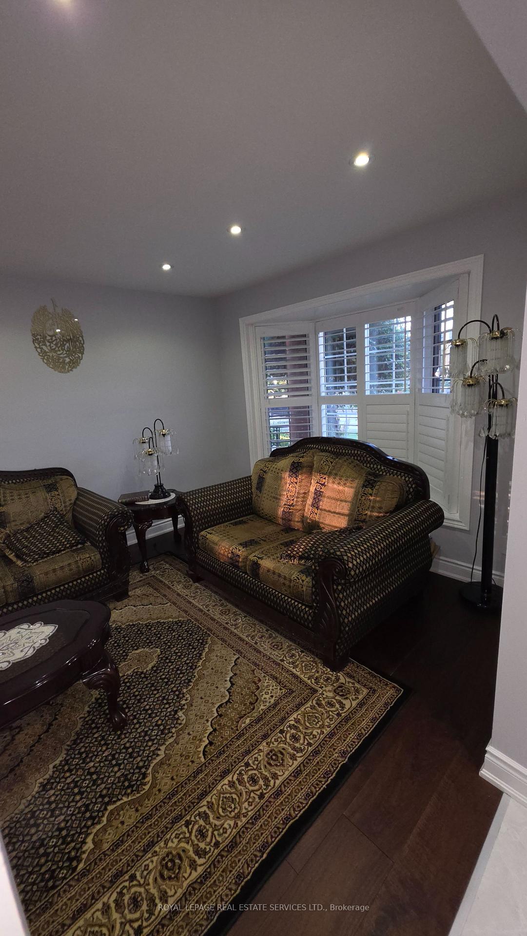 Photo 14 of 323 Winfield Terrace, Mississauga, Hurontario — HOMEH