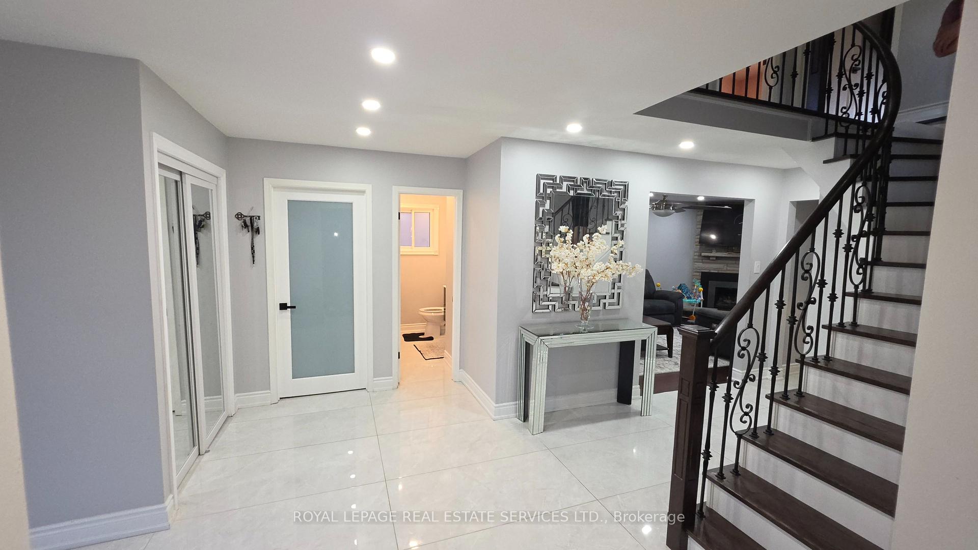 Photo 16 of 323 Winfield Terrace, Mississauga, Hurontario — HOMEH
