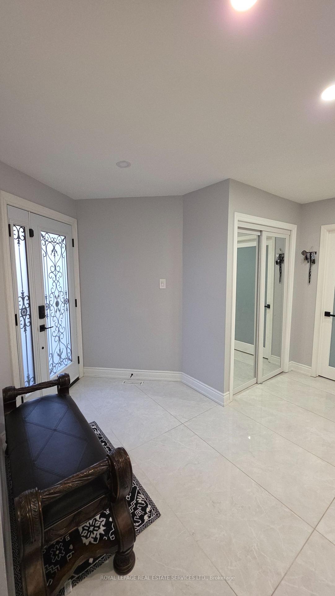 Photo 17 of 323 Winfield Terrace, Mississauga, Hurontario — HOMEH