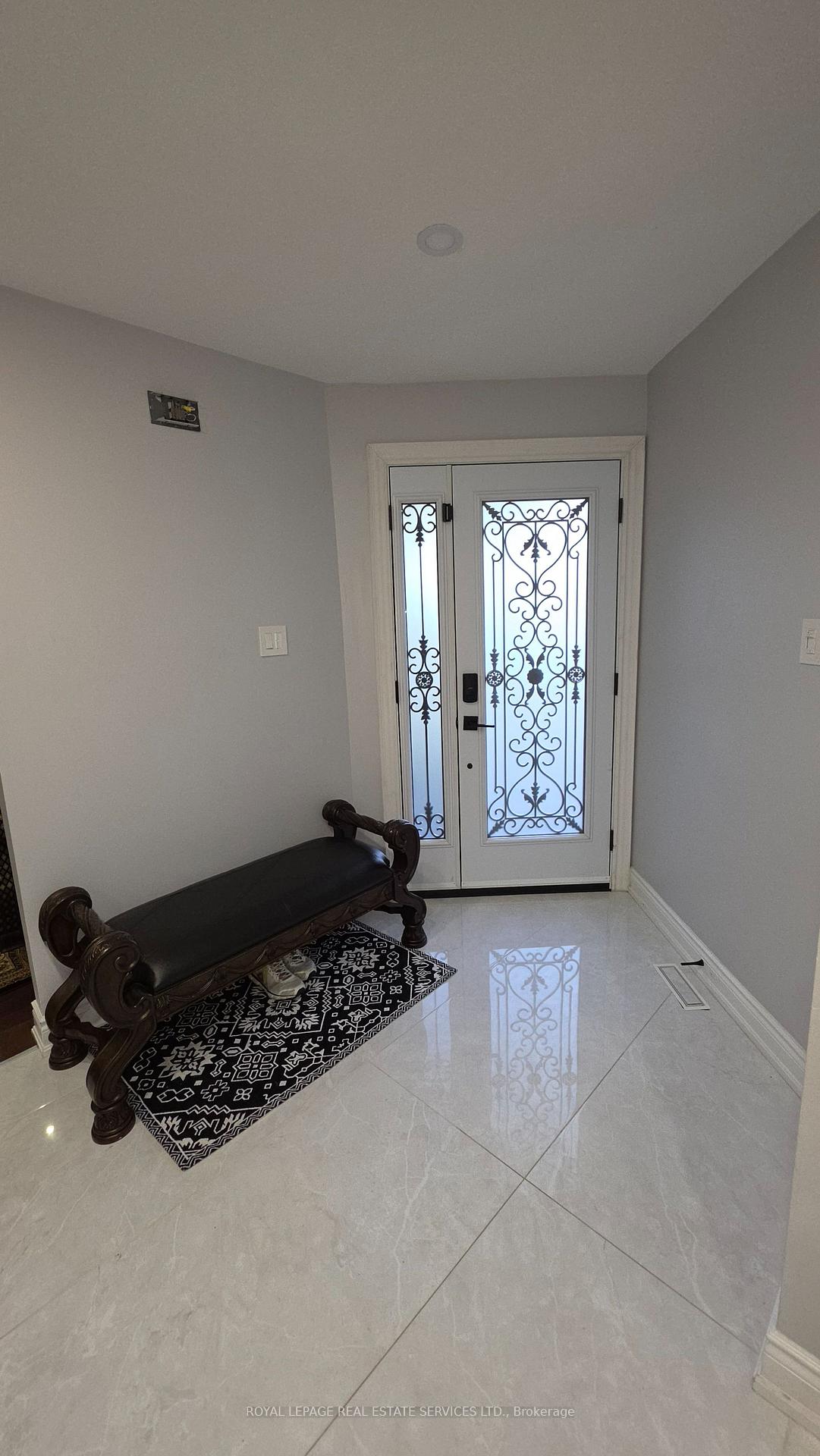 Photo 18 of 323 Winfield Terrace, Mississauga, Hurontario — HOMEH