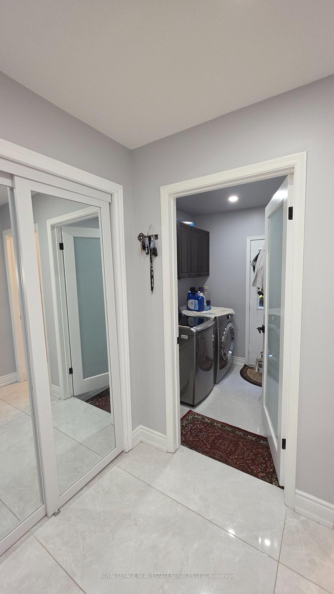 Photo 19 of 323 Winfield Terrace, Mississauga, Hurontario — HOMEH