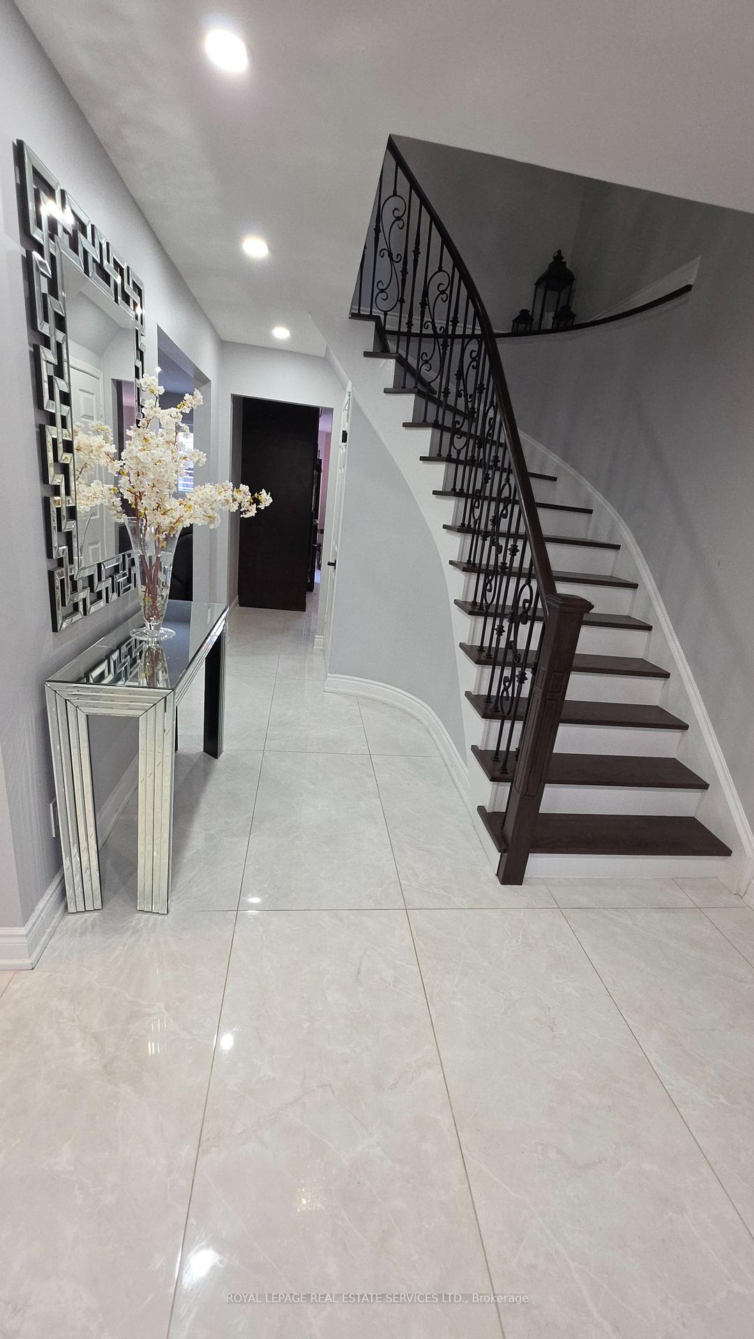 Photo 20 of 323 Winfield Terrace, Mississauga, Hurontario — HOMEH