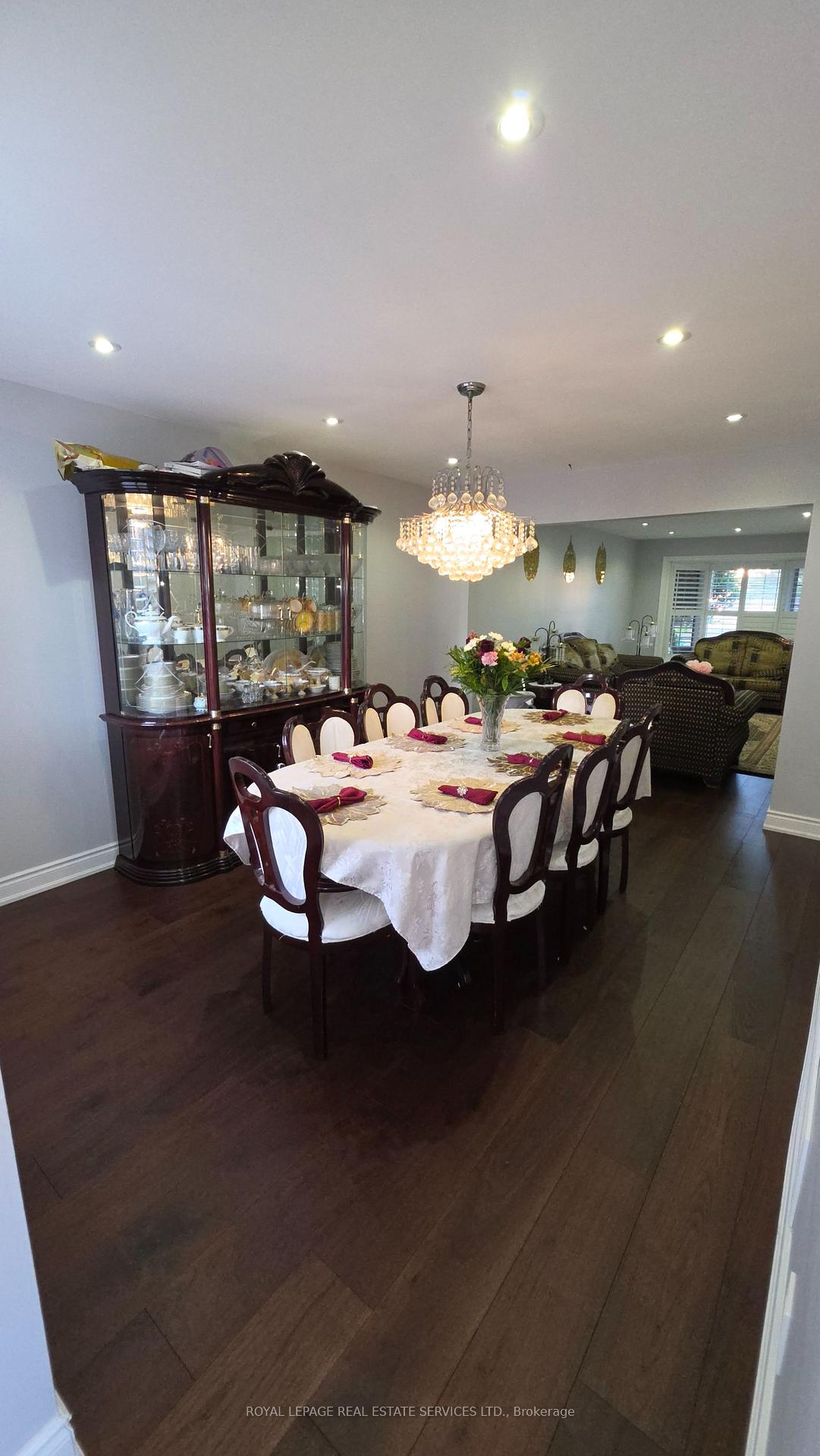 Photo 21 of 323 Winfield Terrace, Mississauga, Hurontario — HOMEH