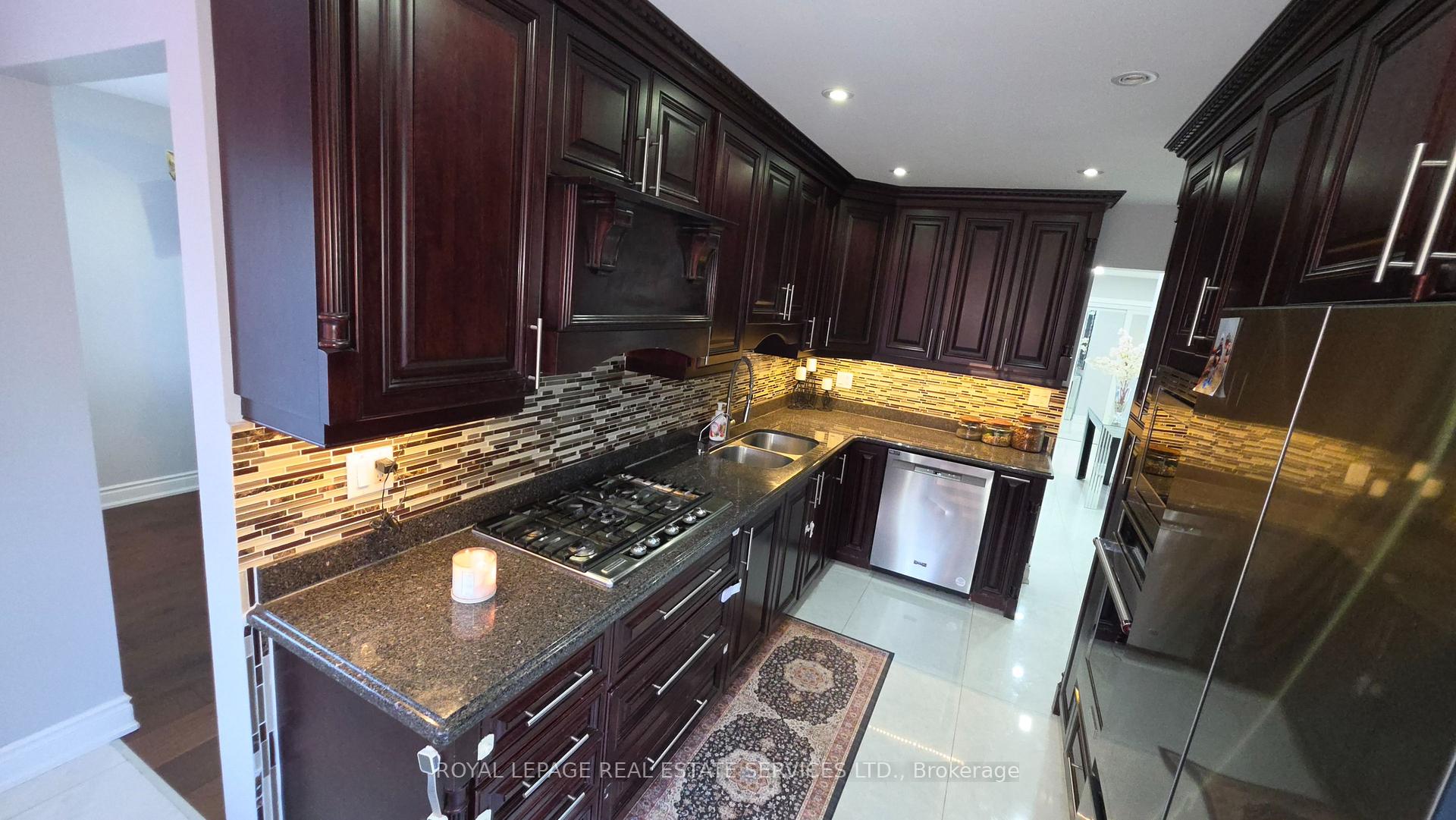 Photo 23 of 323 Winfield Terrace, Mississauga, Hurontario — HOMEH