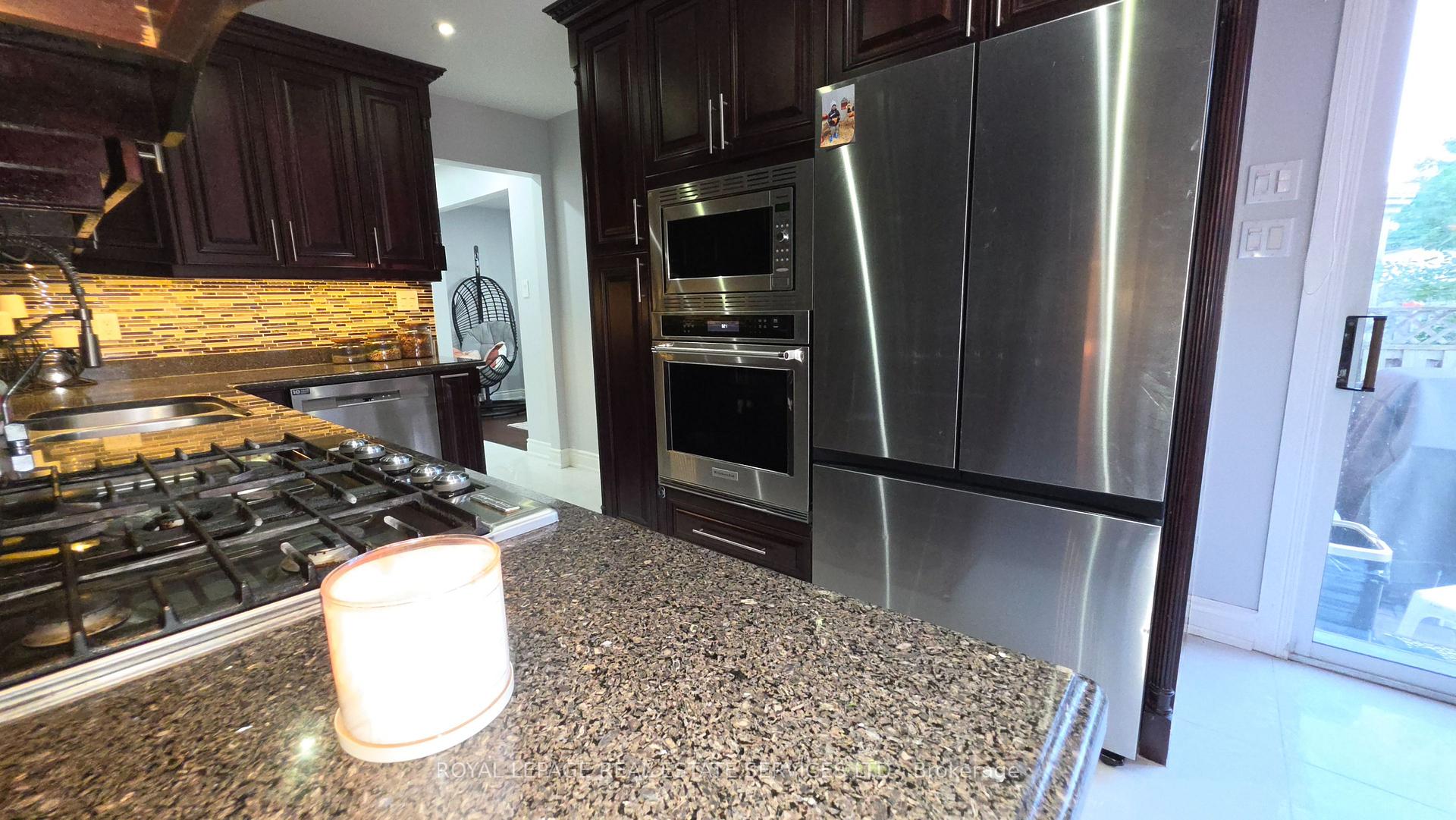 Photo 24 of 323 Winfield Terrace, Mississauga, Hurontario — HOMEH