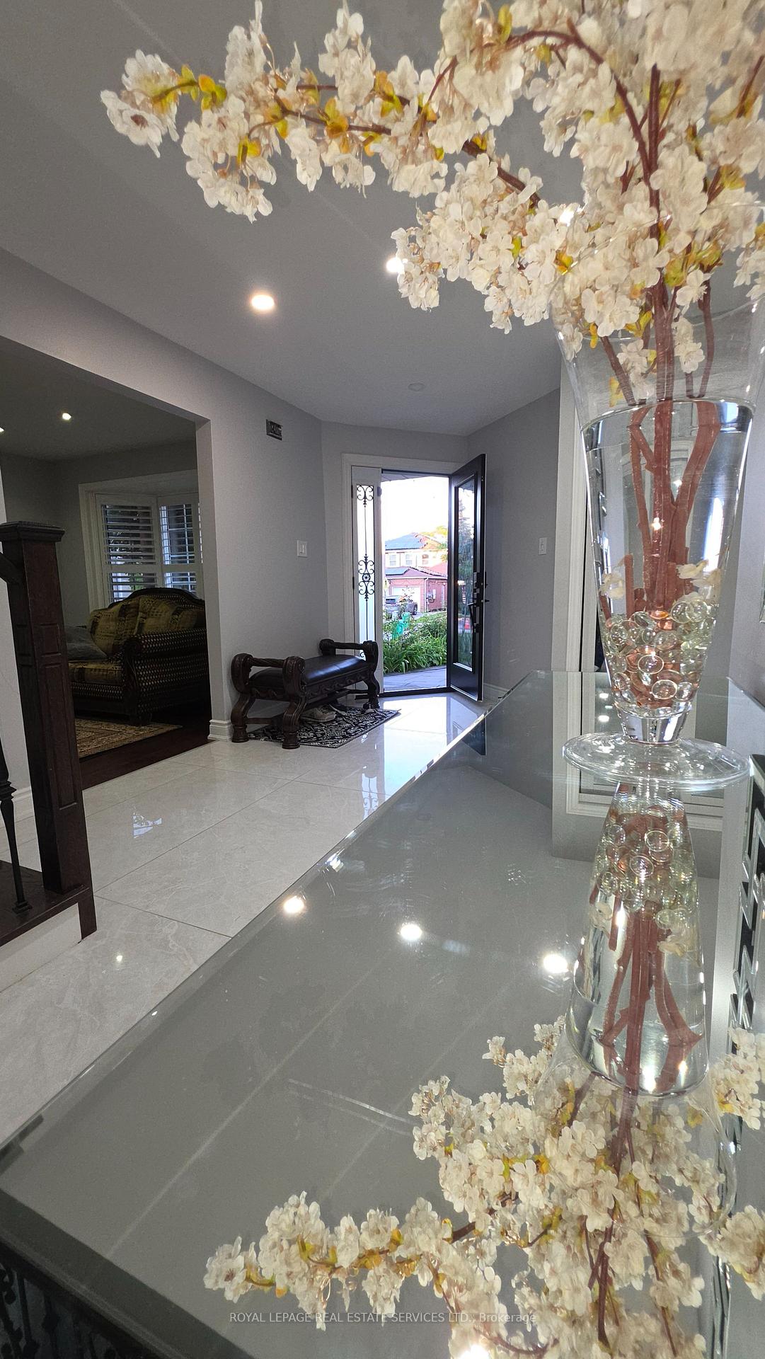 Photo 27 of 323 Winfield Terrace, Mississauga, Hurontario — HOMEH