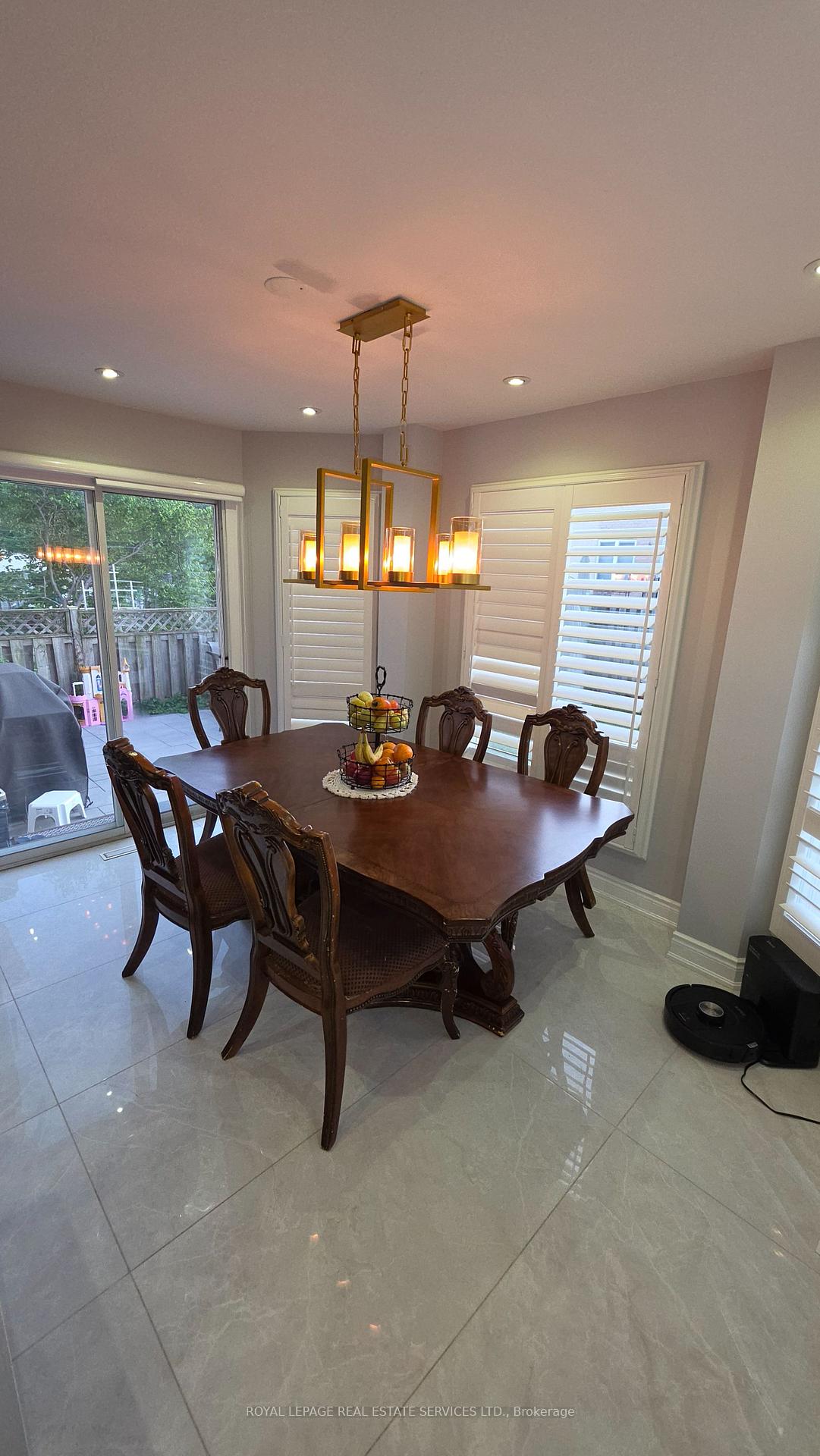 Photo 31 of 323 Winfield Terrace, Mississauga, Hurontario — HOMEH