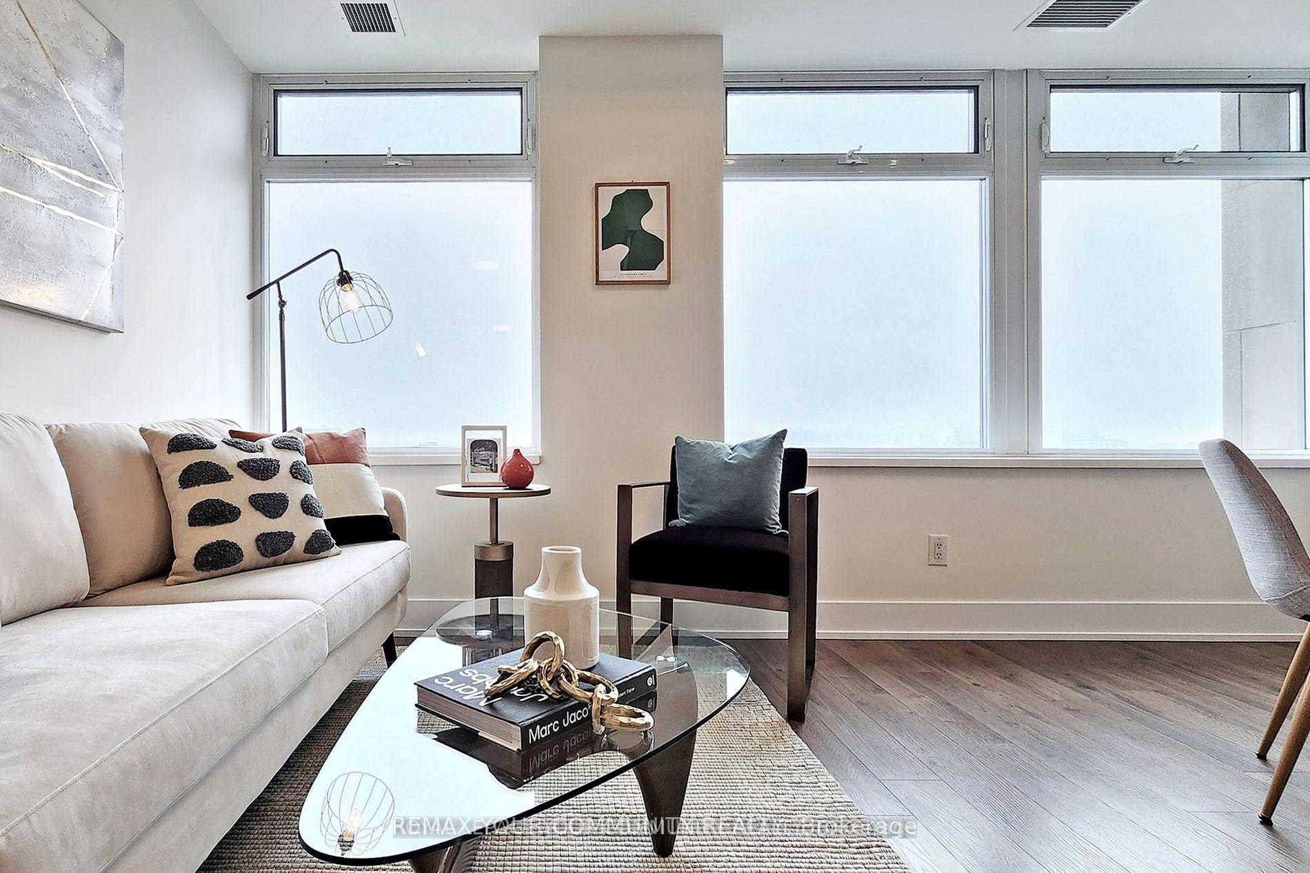 Photo 4 of Unit 1828, 111 St Clair Avenue W, Toronto, Yonge-St. Clair — HOMEH