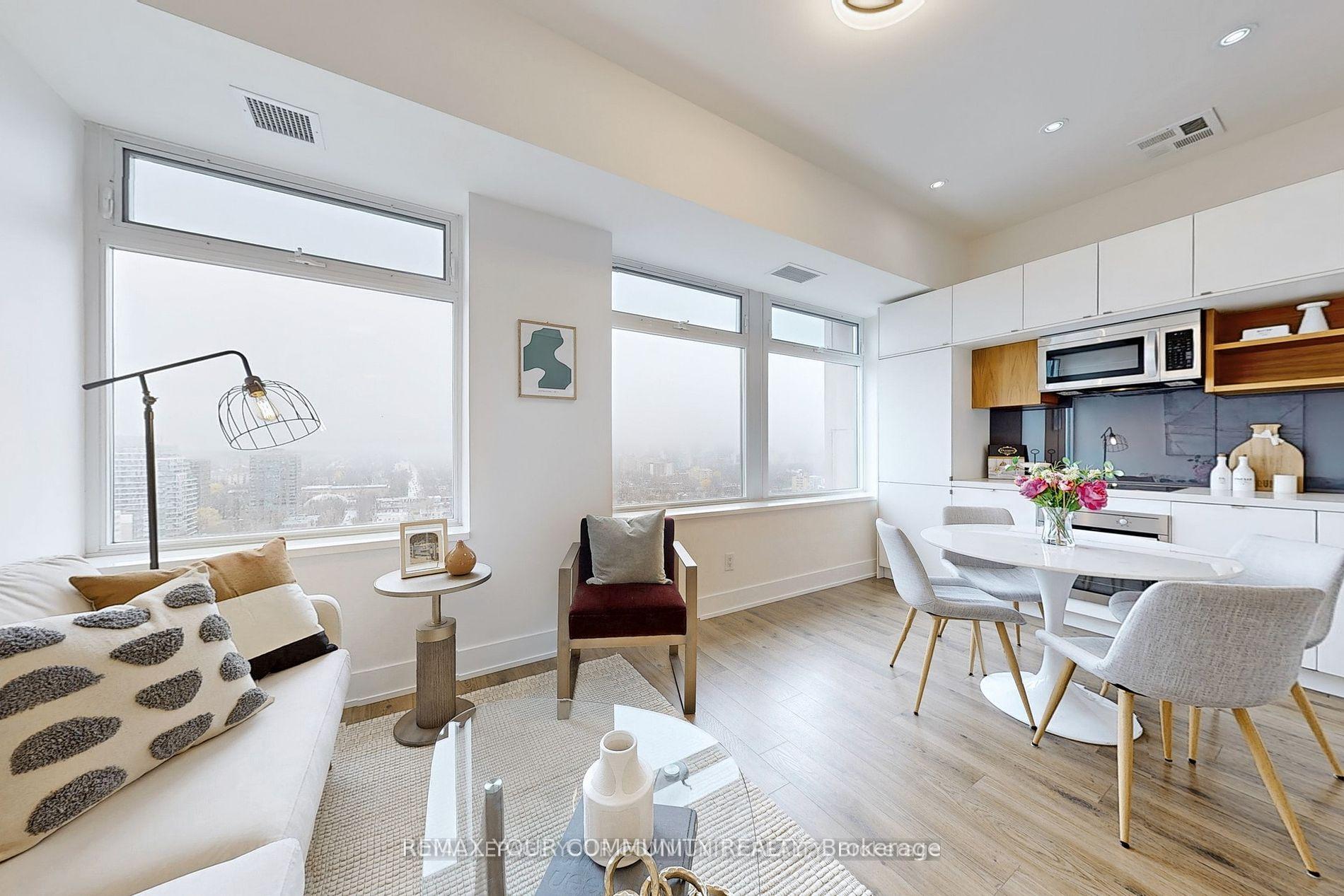Photo 5 of Unit 1828, 111 St Clair Avenue W, Toronto, Yonge-St. Clair — HOMEH