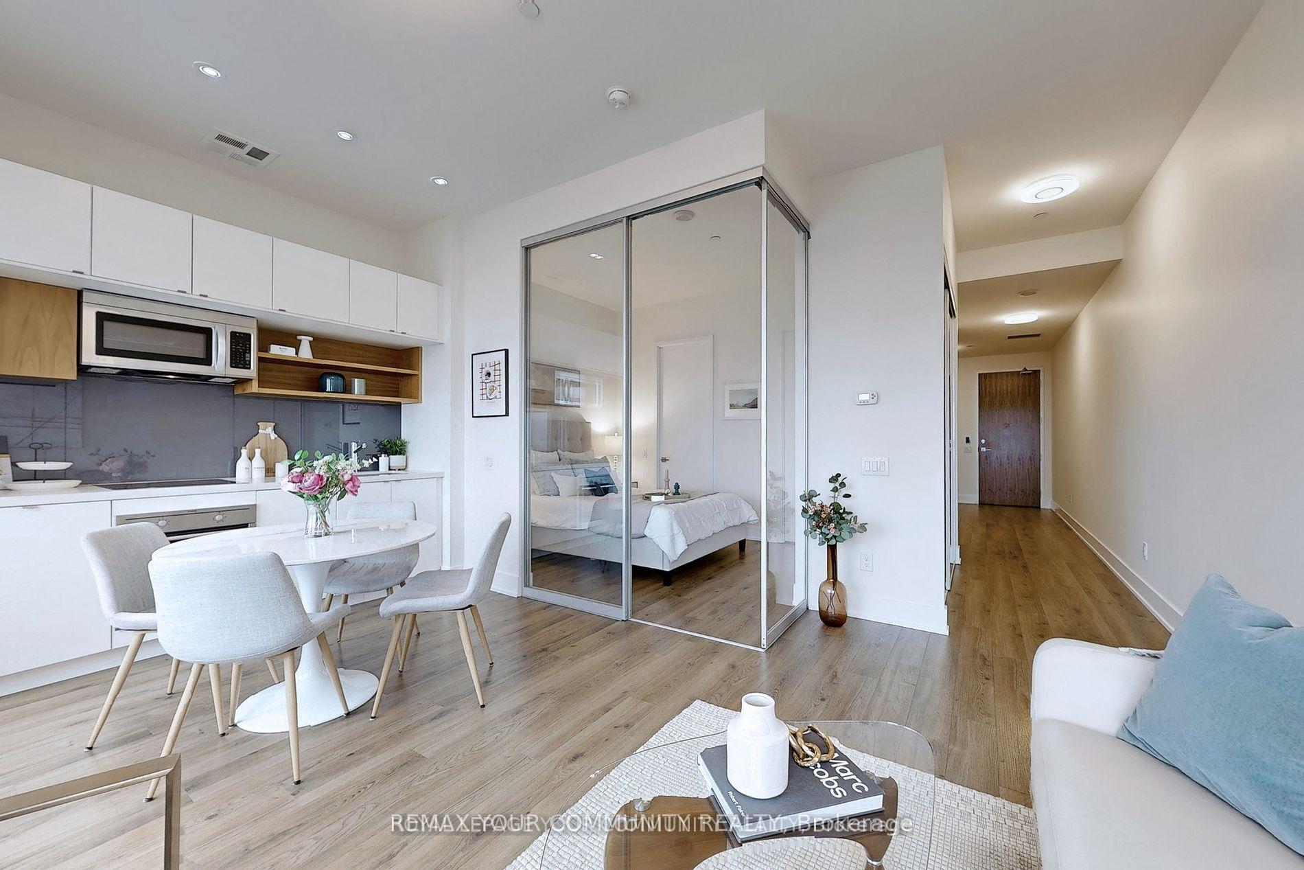 Photo 6 of Unit 1828, 111 St Clair Avenue W, Toronto, Yonge-St. Clair — HOMEH