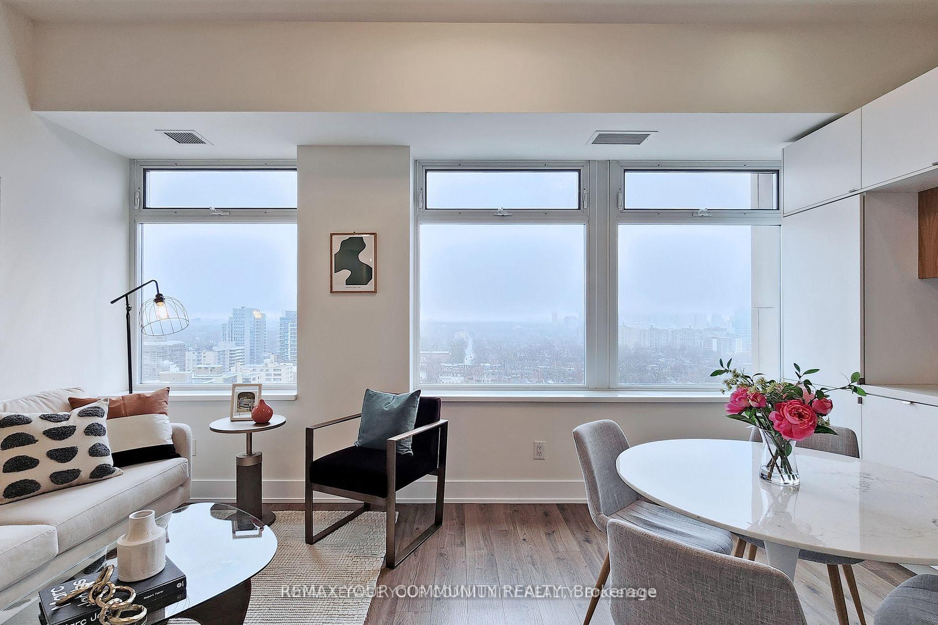Photo 8 of Unit 1828, 111 St Clair Avenue W, Toronto, Yonge-St. Clair — HOMEH