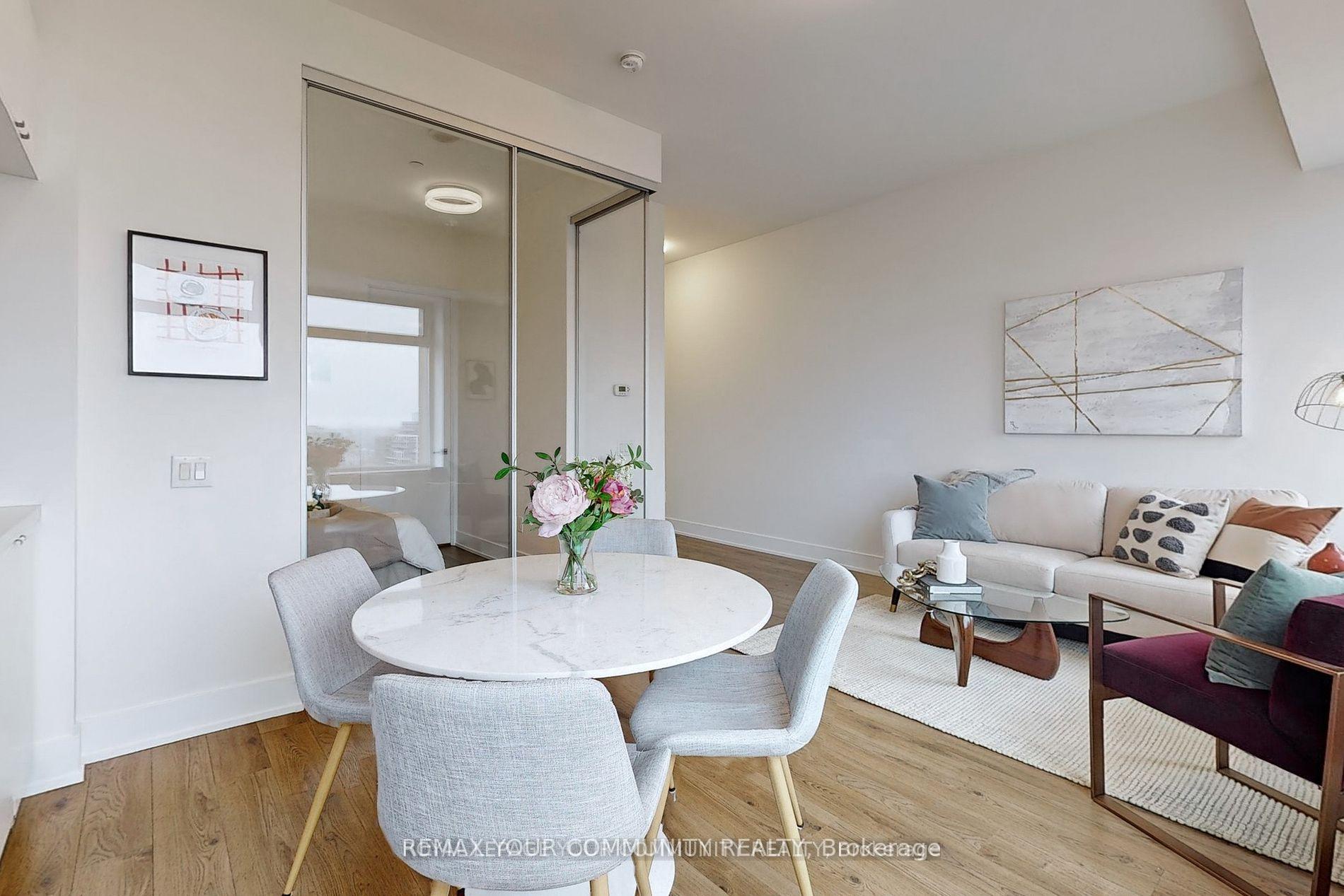 Photo 12 of Unit 1828, 111 St Clair Avenue W, Toronto, Yonge-St. Clair — HOMEH