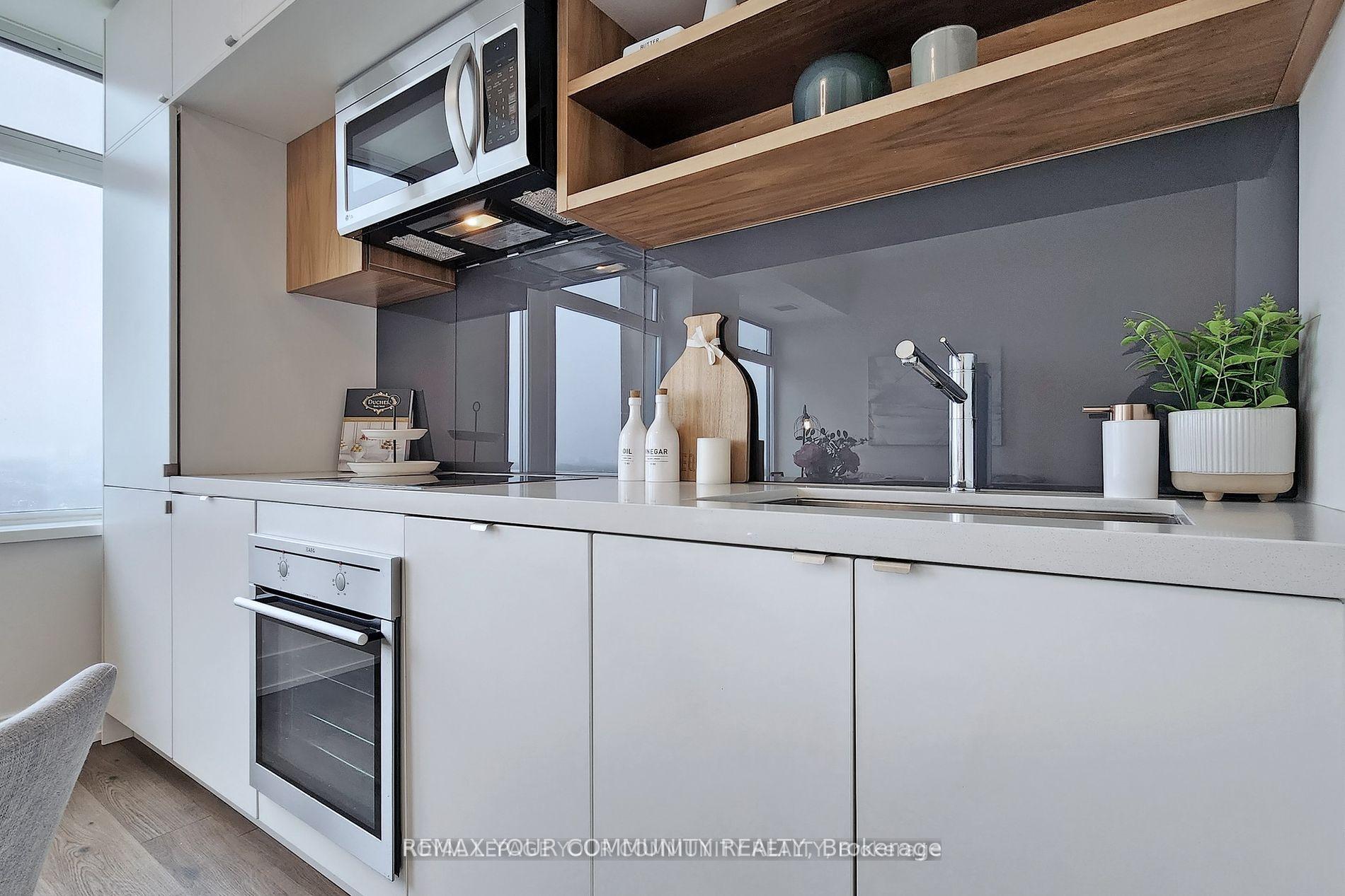 Photo 13 of Unit 1828, 111 St Clair Avenue W, Toronto, Yonge-St. Clair — HOMEH