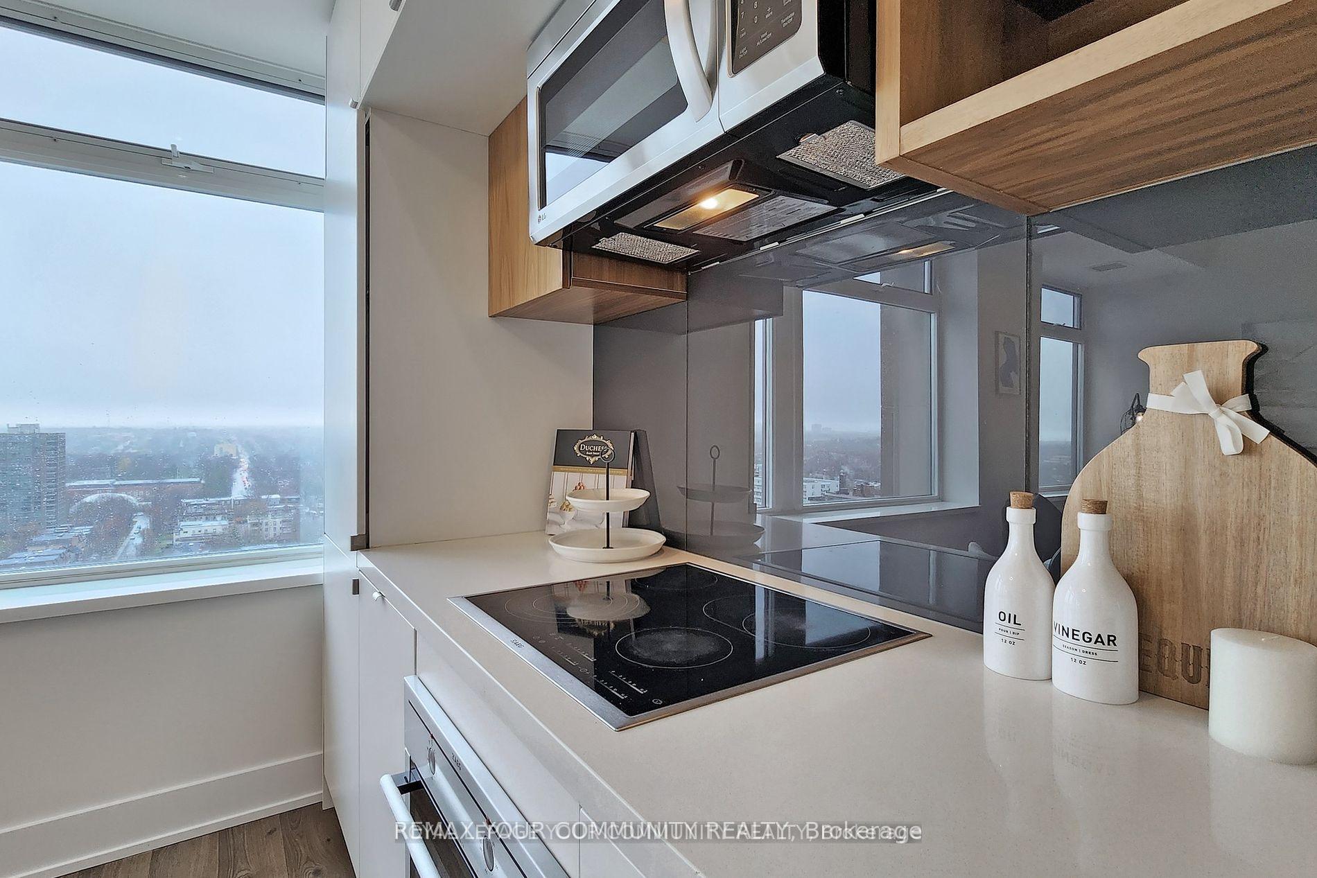 Photo 15 of Unit 1828, 111 St Clair Avenue W, Toronto, Yonge-St. Clair — HOMEH