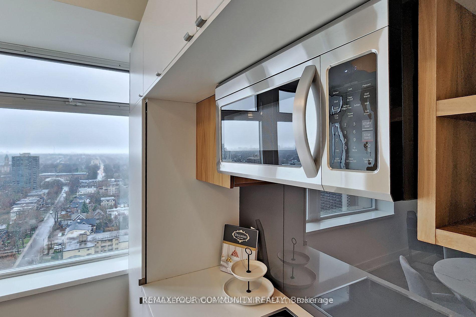 Photo 17 of Unit 1828, 111 St Clair Avenue W, Toronto, Yonge-St. Clair — HOMEH