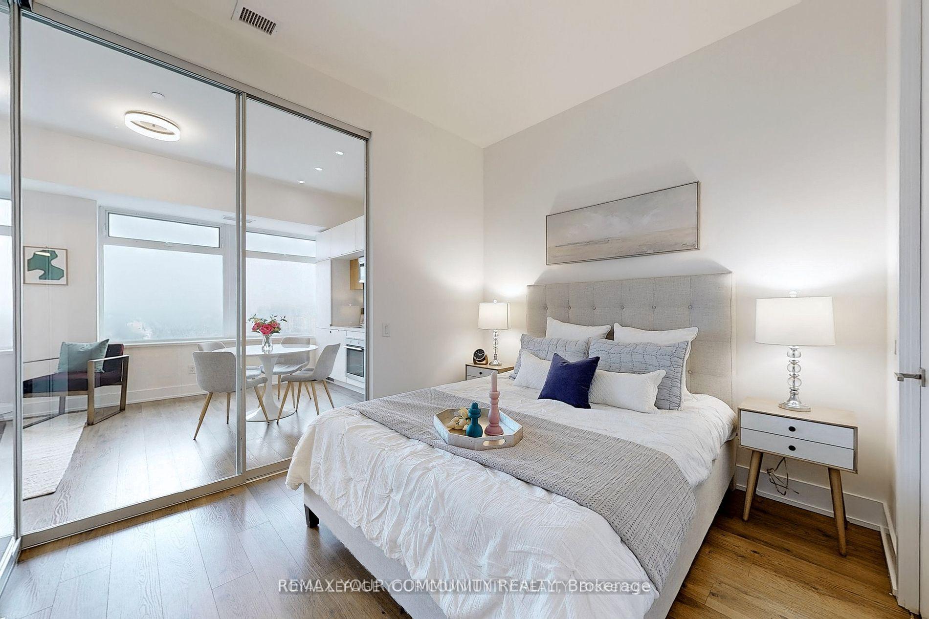Photo 18 of Unit 1828, 111 St Clair Avenue W, Toronto, Yonge-St. Clair — HOMEH