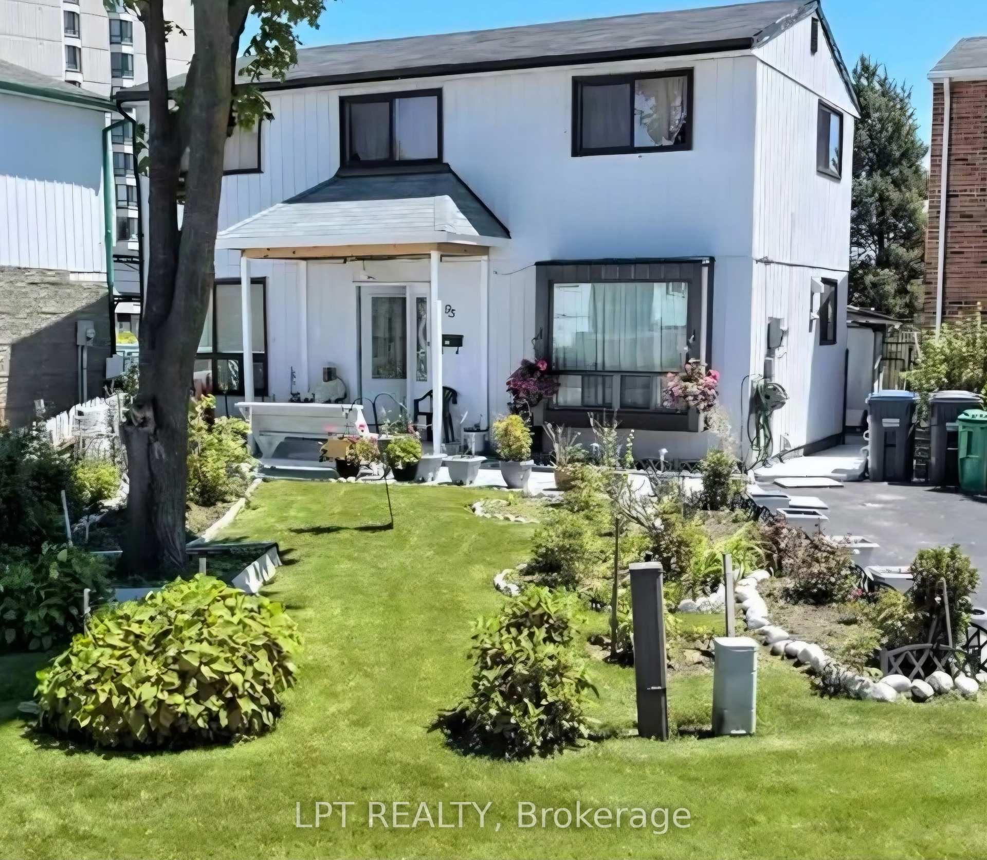Front of 95 Huntingwood Crescent