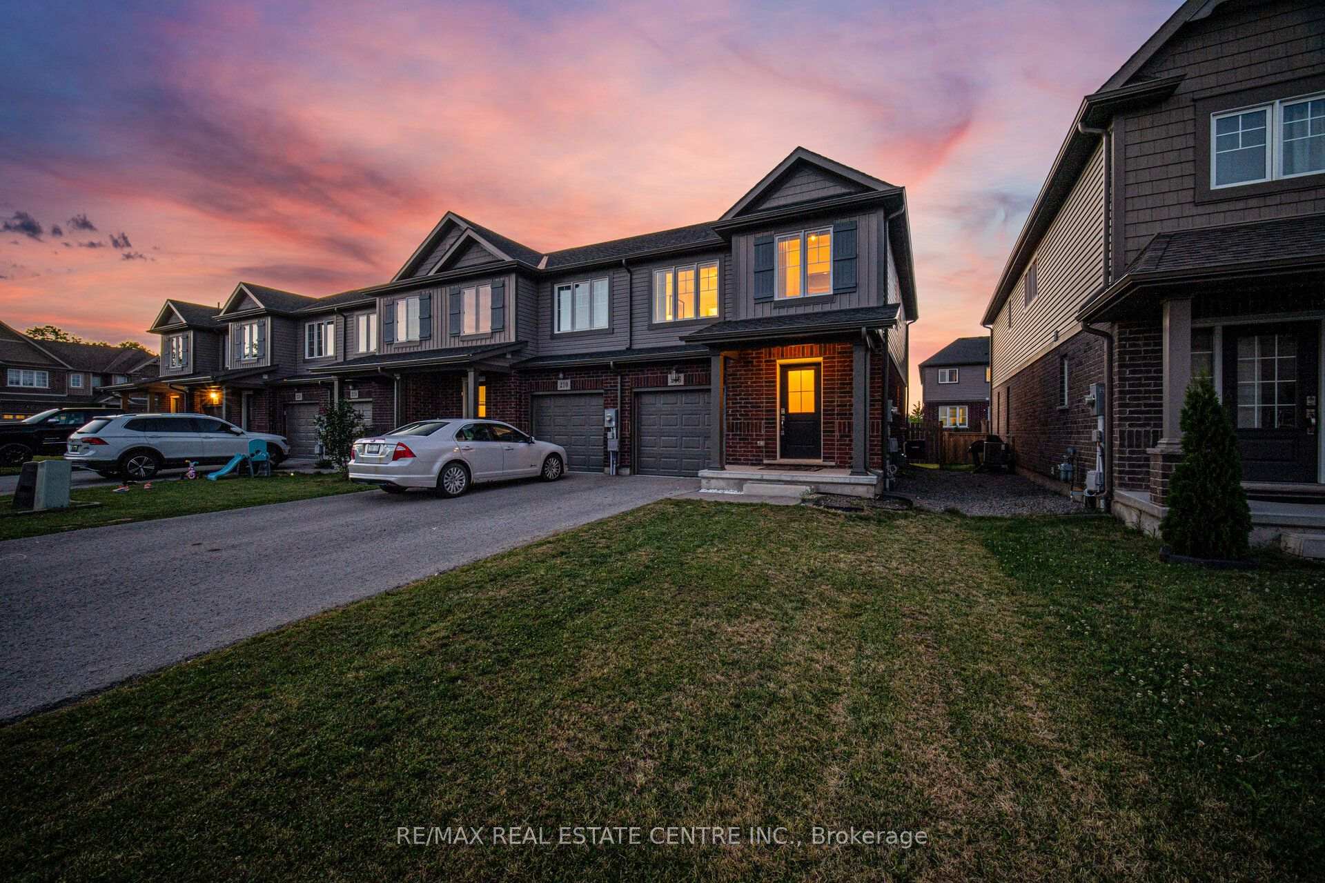 Photo 3 of 206 Heron Street, Welland, Coyle Creek — HOMEH