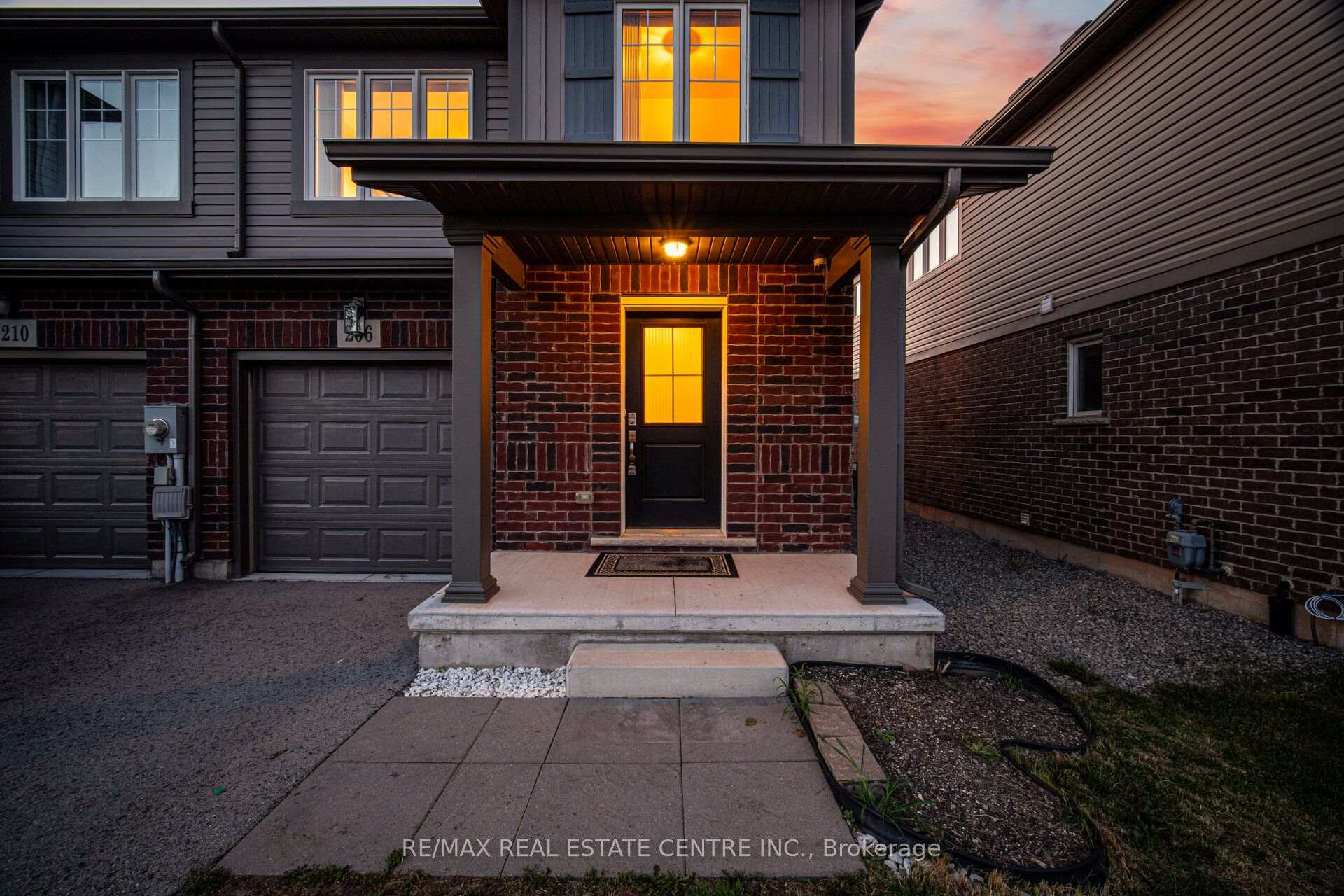 Photo 4 of 206 Heron Street, Welland, Coyle Creek — HOMEH