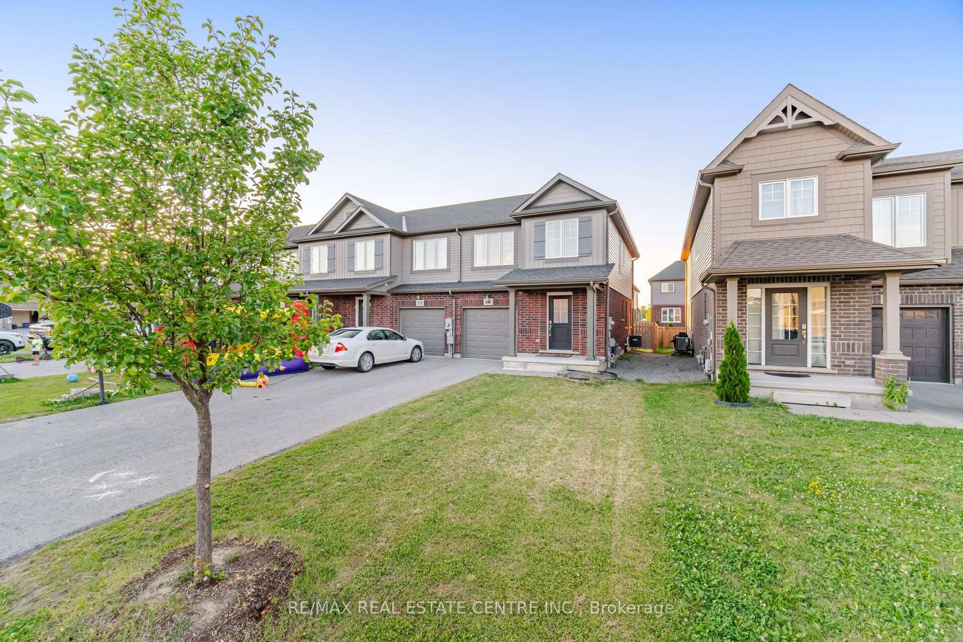 Photo 6 of 206 Heron Street, Welland, Coyle Creek — HOMEH
