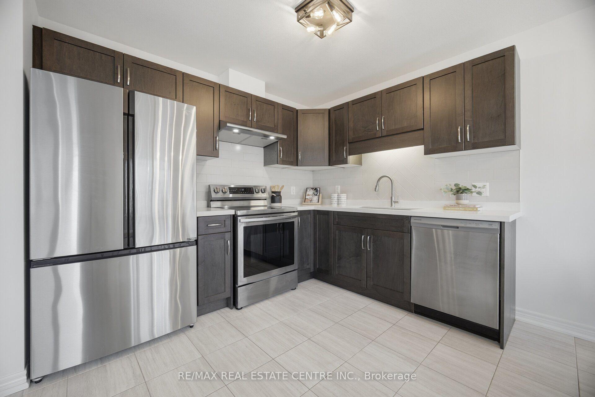 Photo 15 of 206 Heron Street, Welland, Coyle Creek — HOMEH