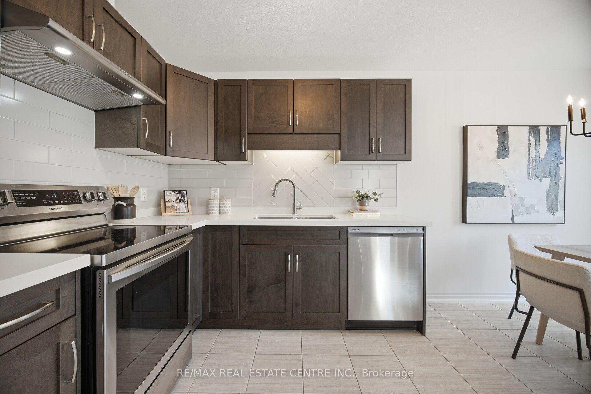 Photo 16 of 206 Heron Street, Welland, Coyle Creek — HOMEH