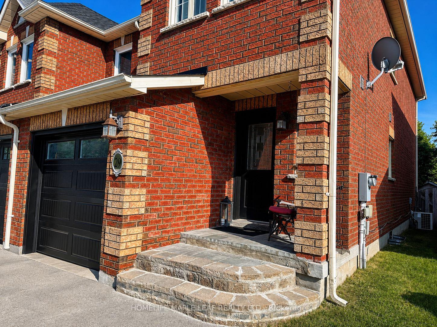 Photo 2 of 29 Stonebriar Drive, Vaughan, Maple — HOMEH