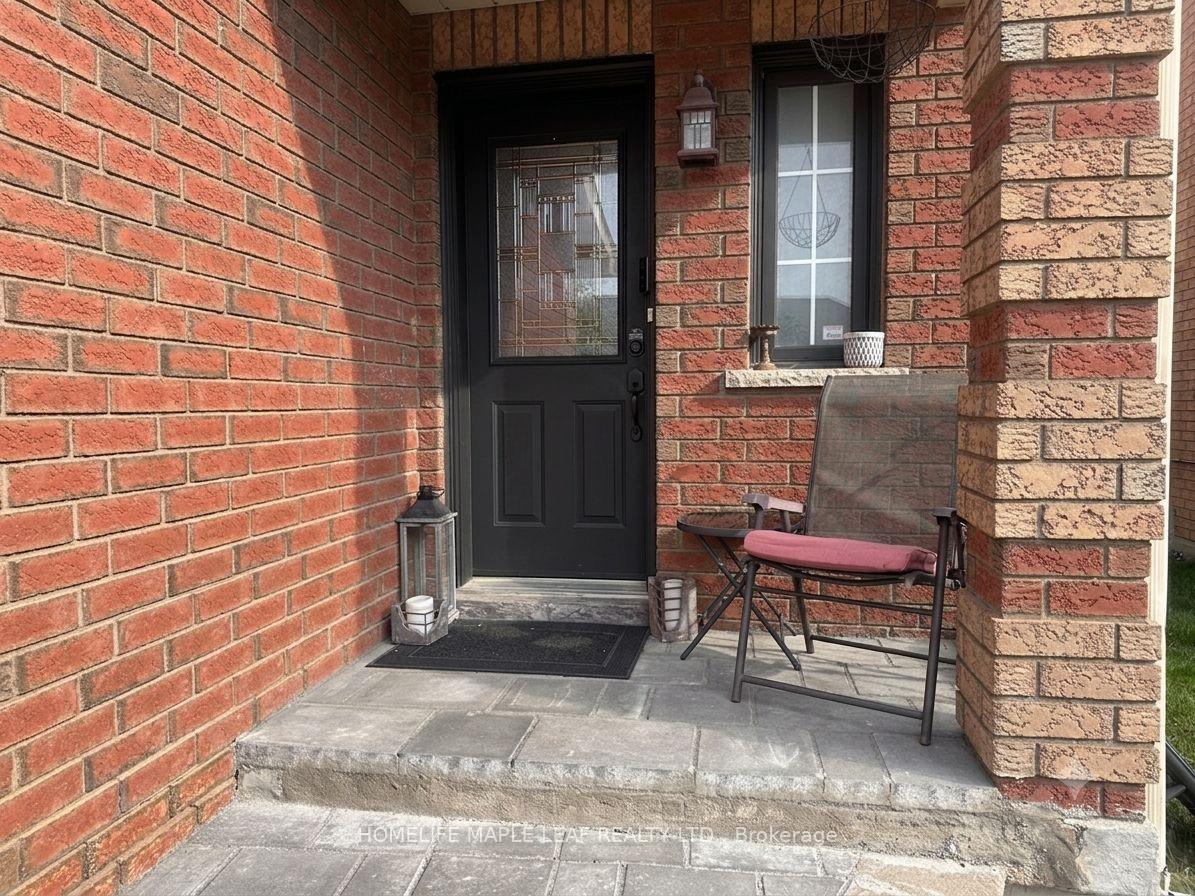 Photo 3 of 29 Stonebriar Drive, Vaughan, Maple — HOMEH