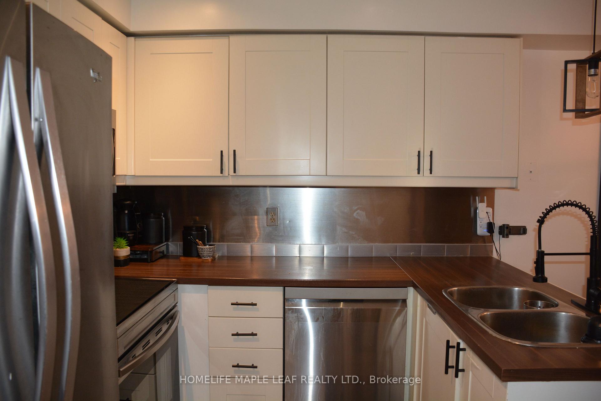 Photo 12 of 29 Stonebriar Drive, Vaughan, Maple — HOMEH