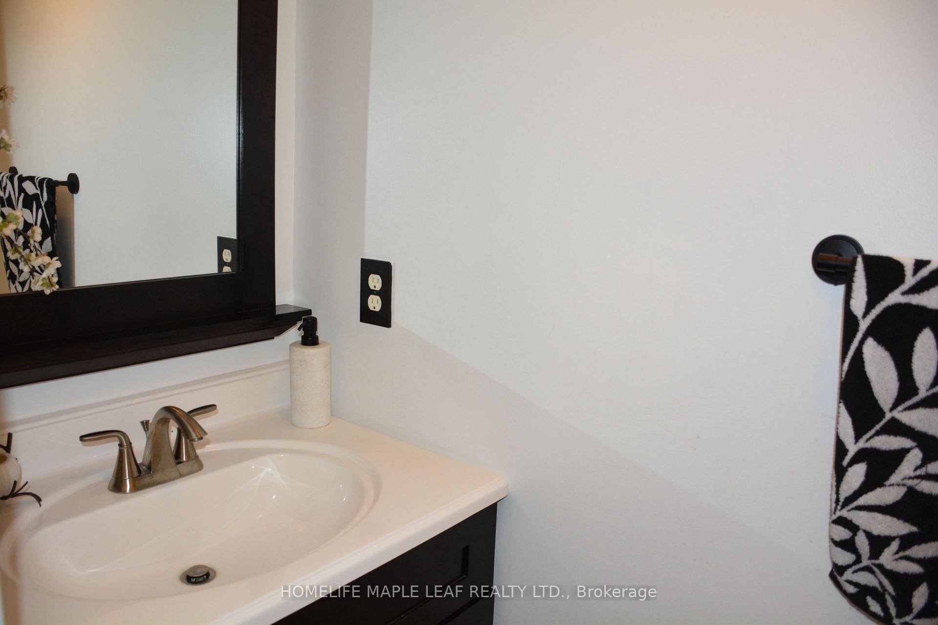 Photo 17 of 29 Stonebriar Drive, Vaughan, Maple — HOMEH