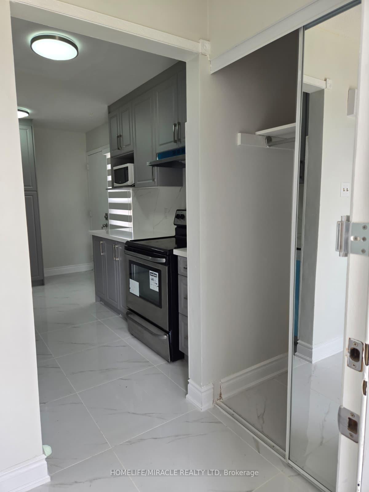 Photo 3 of 505 Silverstone Drive, Etobicoke, West Humber-Clairville — HOMEH