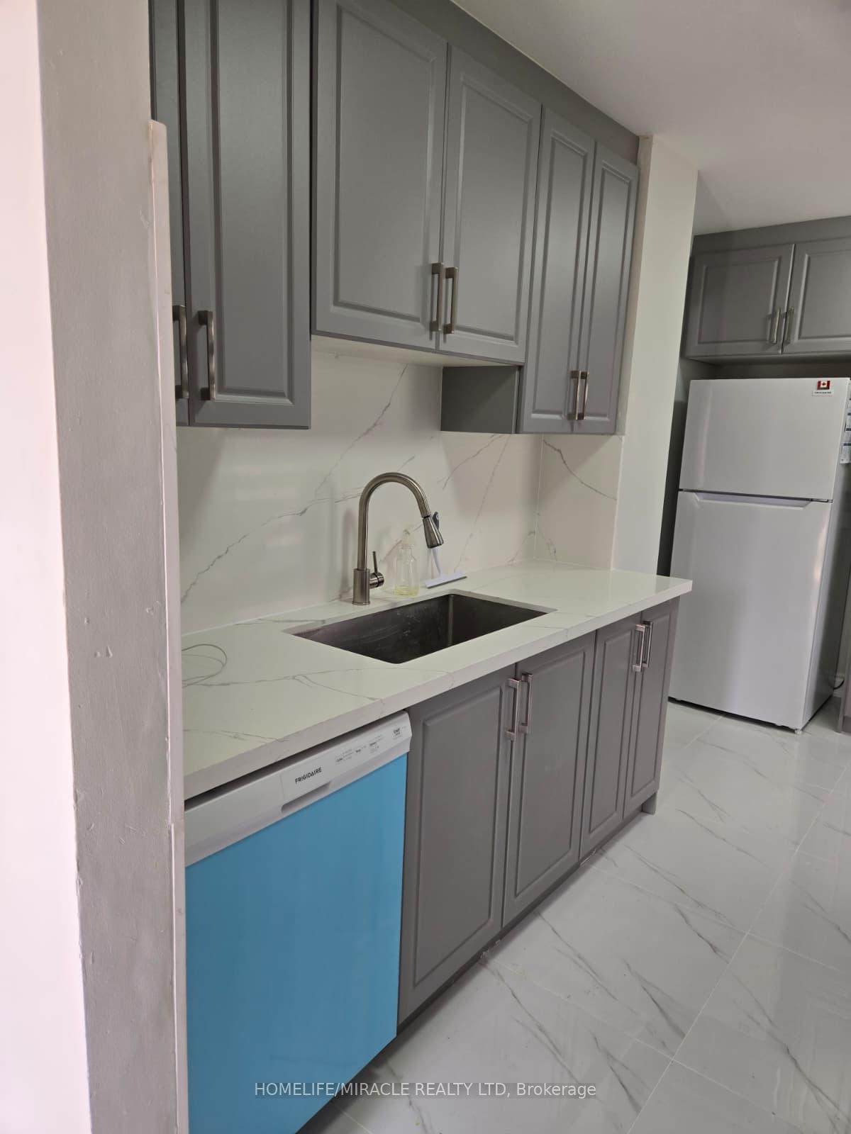 Photo 4 of 505 Silverstone Drive, Etobicoke, West Humber-Clairville — HOMEH
