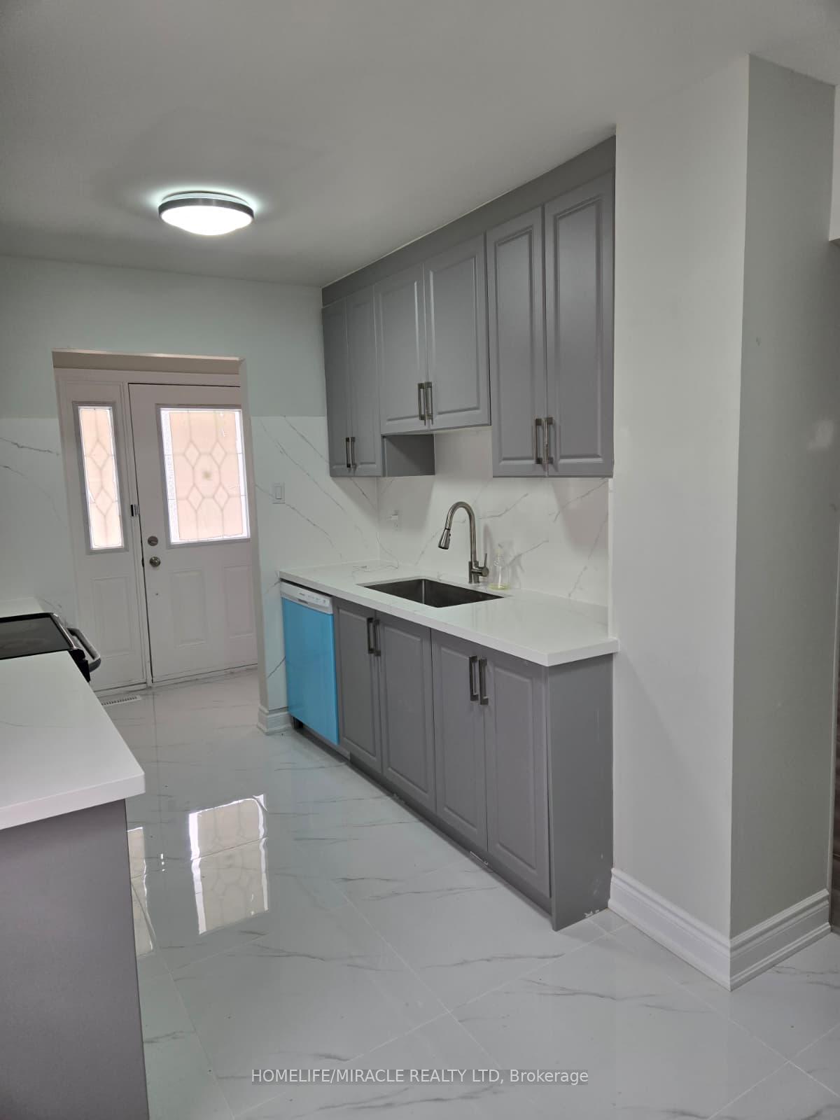 Photo 5 of 505 Silverstone Drive, Etobicoke, West Humber-Clairville — HOMEH