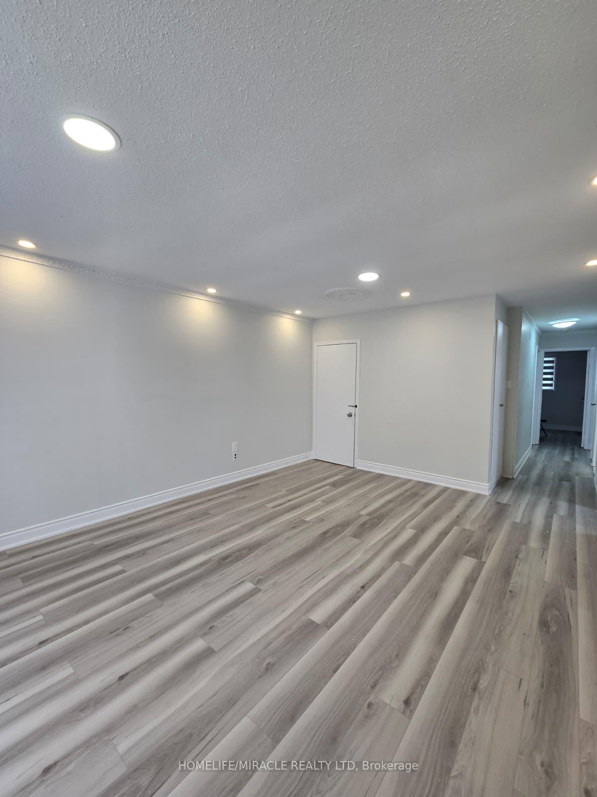 Photo 7 of 505 Silverstone Drive, Etobicoke, West Humber-Clairville — HOMEH