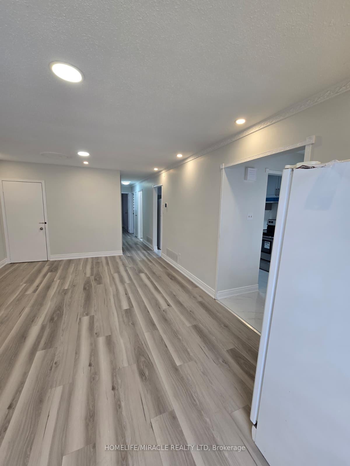 Photo 8 of 505 Silverstone Drive, Etobicoke, West Humber-Clairville — HOMEH
