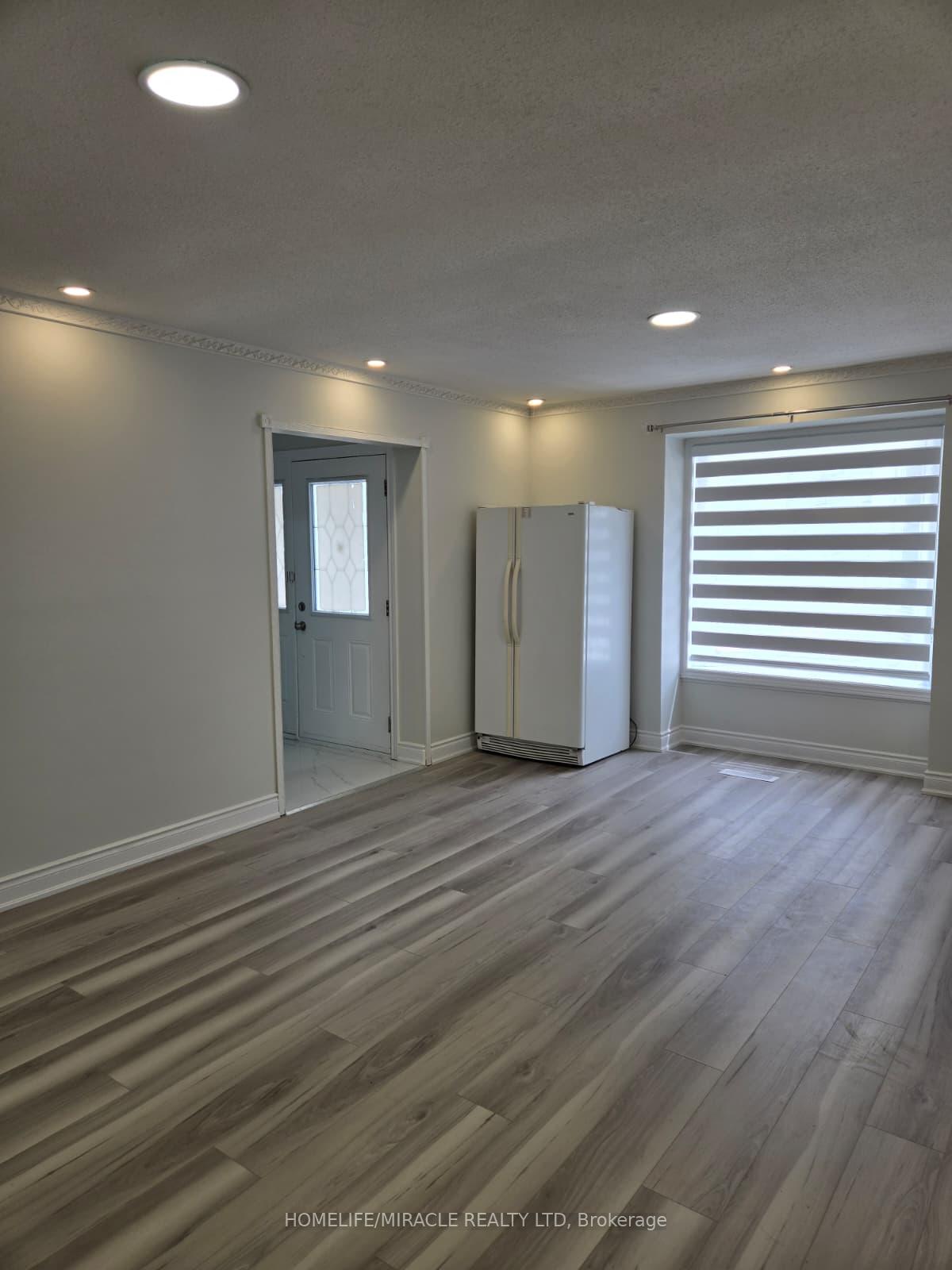 Photo 9 of 505 Silverstone Drive, Etobicoke, West Humber-Clairville — HOMEH