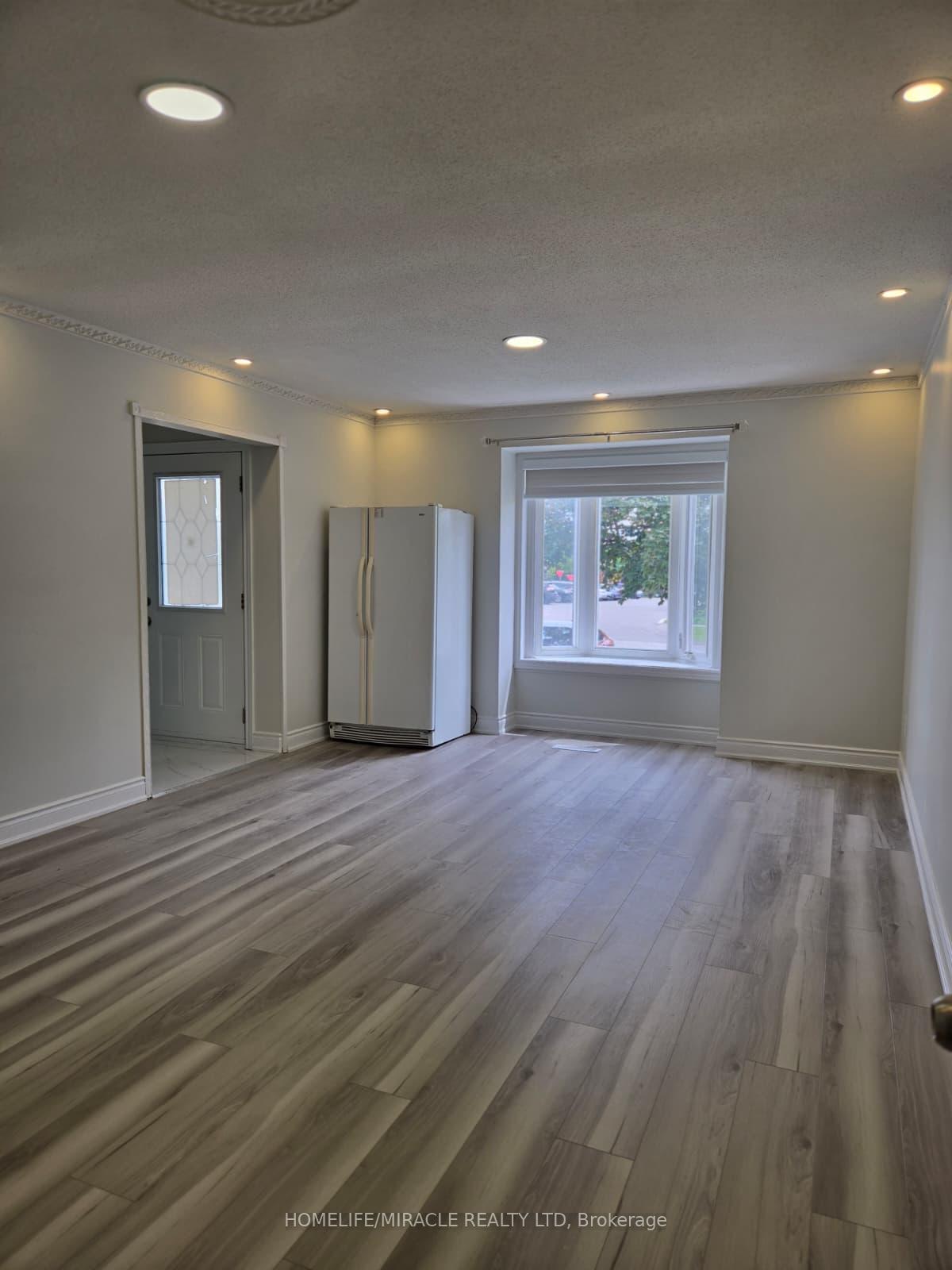 Photo 10 of 505 Silverstone Drive, Etobicoke, West Humber-Clairville — HOMEH