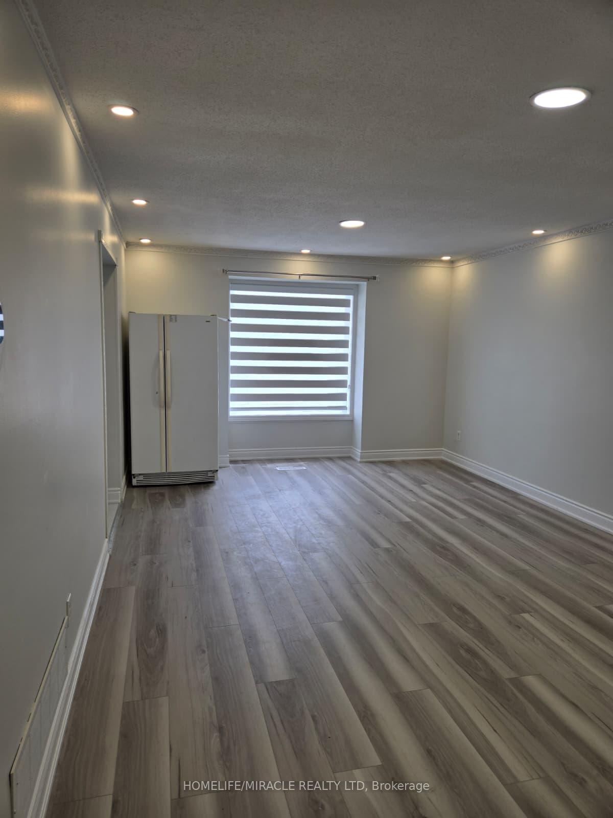 Photo 13 of 505 Silverstone Drive, Etobicoke, West Humber-Clairville — HOMEH