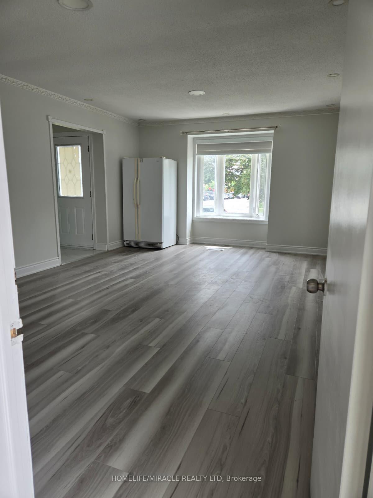 Photo 14 of 505 Silverstone Drive, Etobicoke, West Humber-Clairville — HOMEH