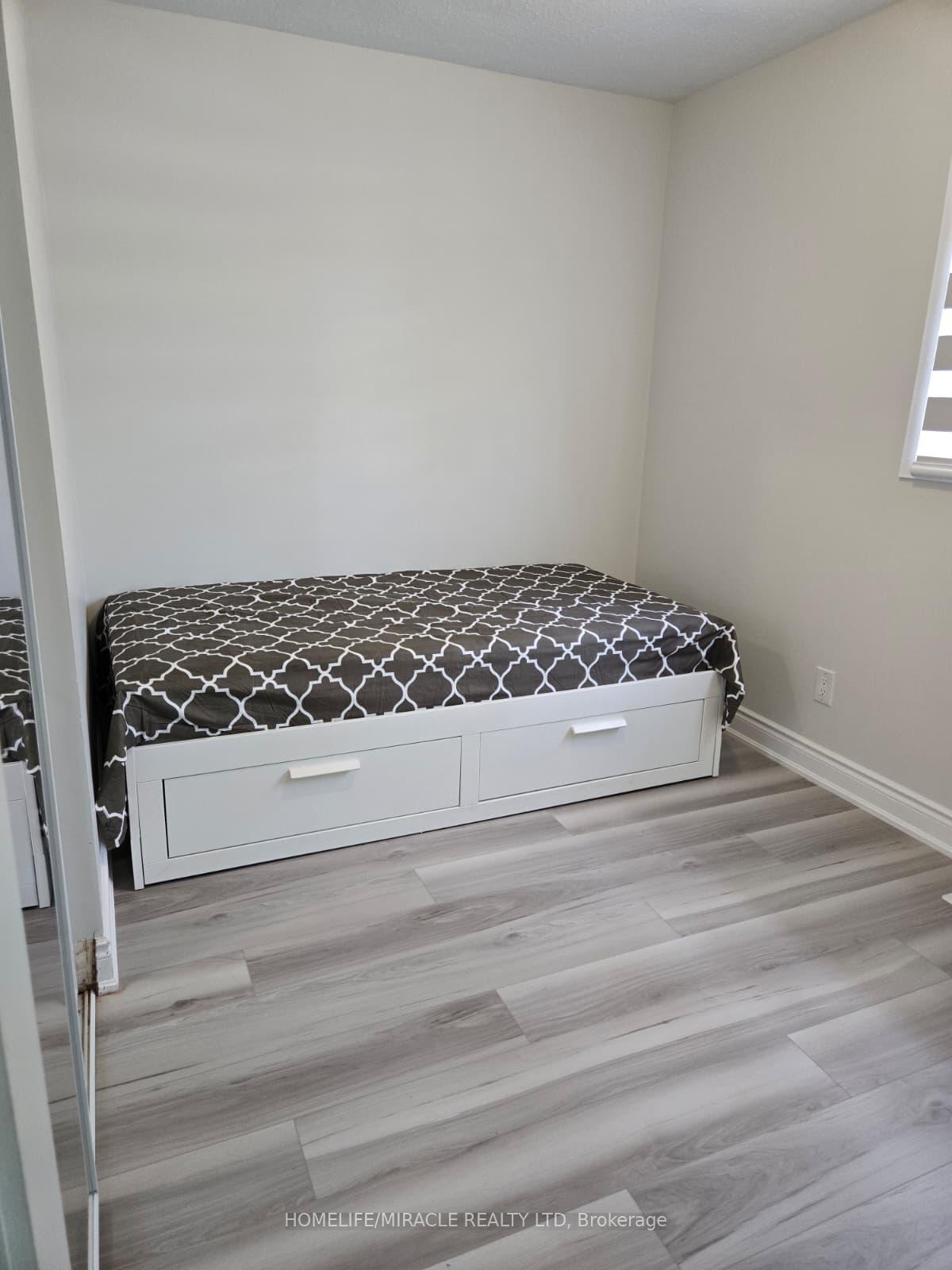 Photo 18 of 505 Silverstone Drive, Etobicoke, West Humber-Clairville — HOMEH