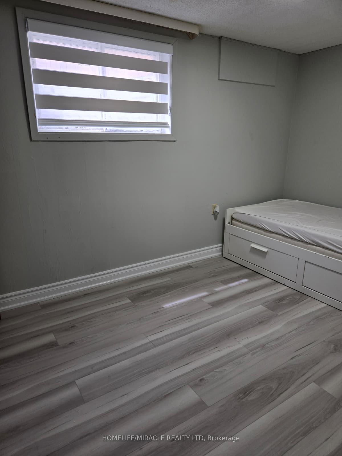 Photo 28 of 505 Silverstone Drive, Etobicoke, West Humber-Clairville — HOMEH