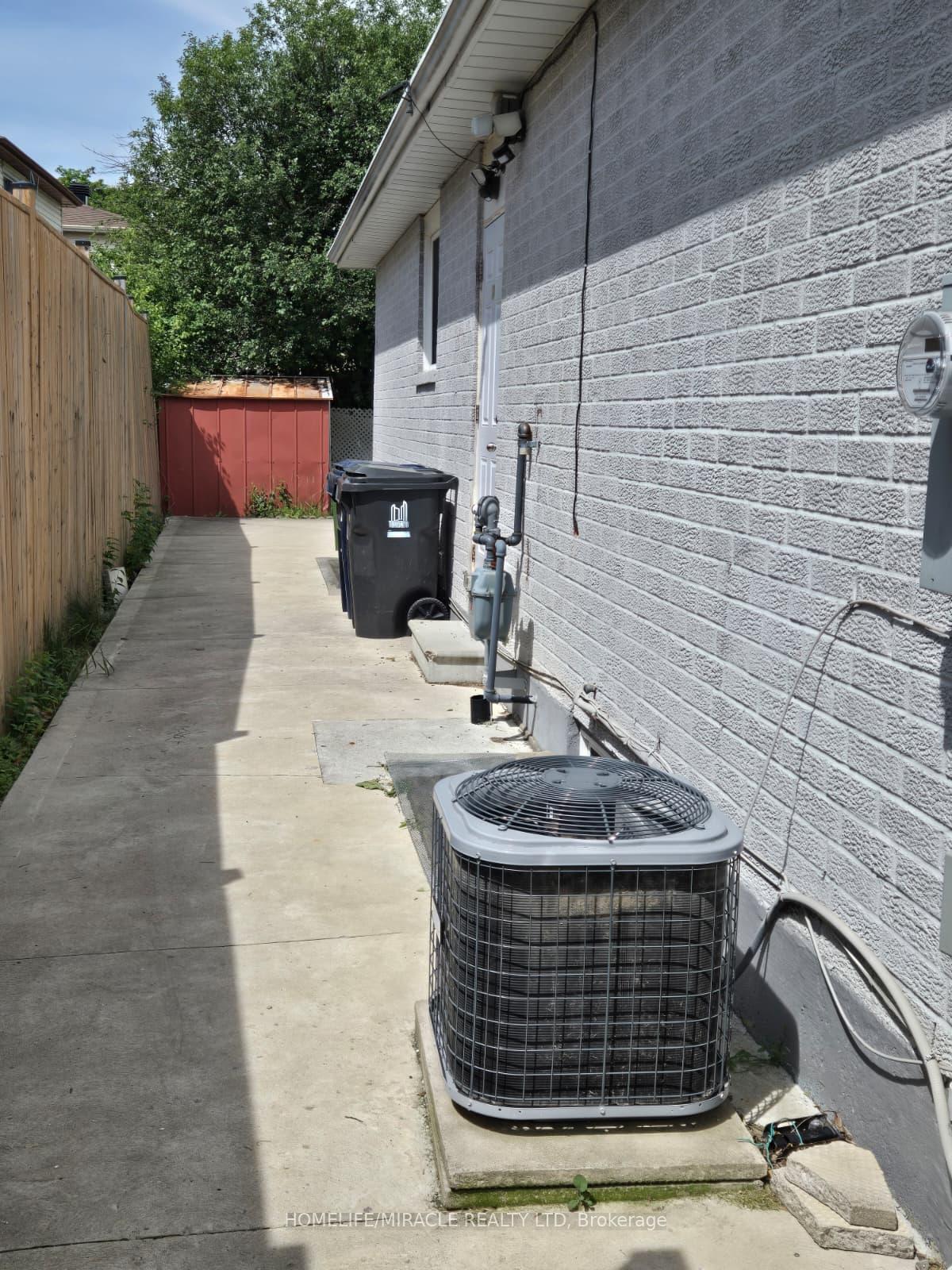 Photo 39 of 505 Silverstone Drive, Etobicoke, West Humber-Clairville — HOMEH
