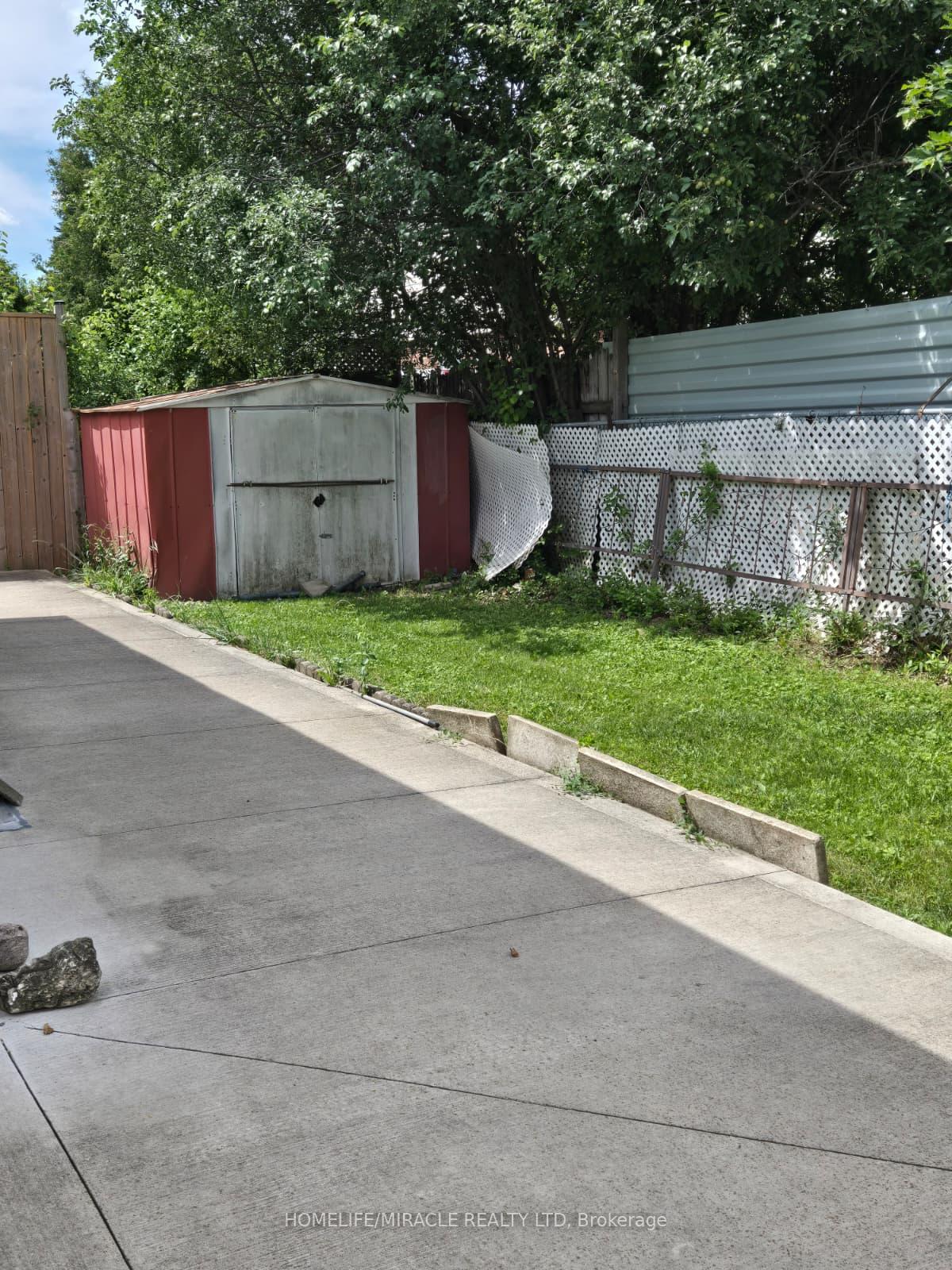 Photo 40 of 505 Silverstone Drive, Etobicoke, West Humber-Clairville — HOMEH